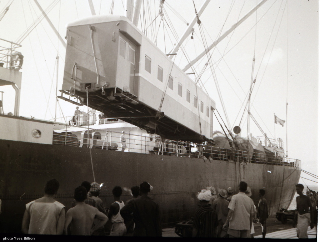 Historic - ባቡራችን በ #ጅቡቲ ወደብ - 1946 ዓ.ም Unloading a Franco Ethiopian ...