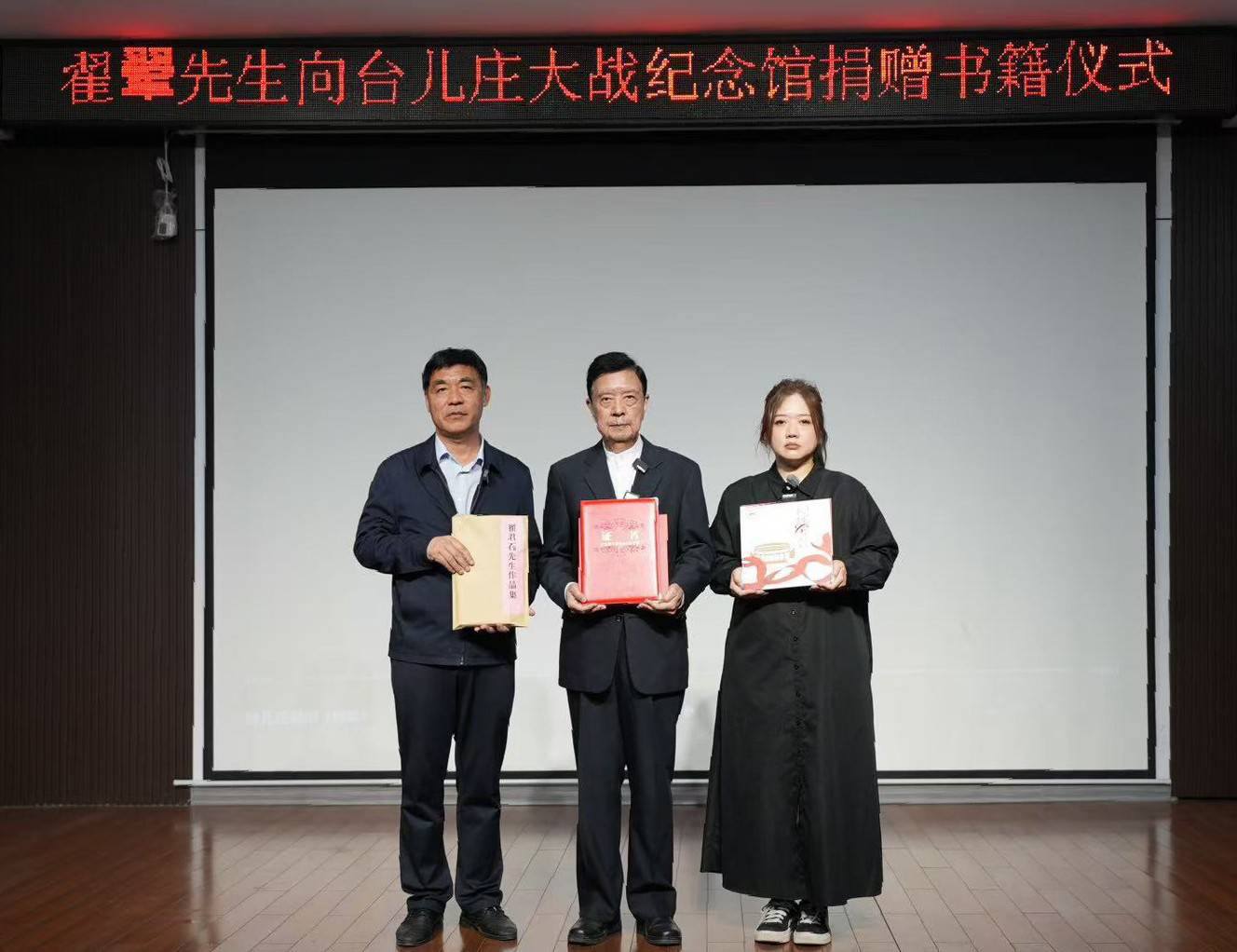 資深媒體人 翟翬 - [我們父女的台兒莊圓夢之旅] 山東廣播電視台農科频道、齊鲁網和閃電新聞，10... | Facebook