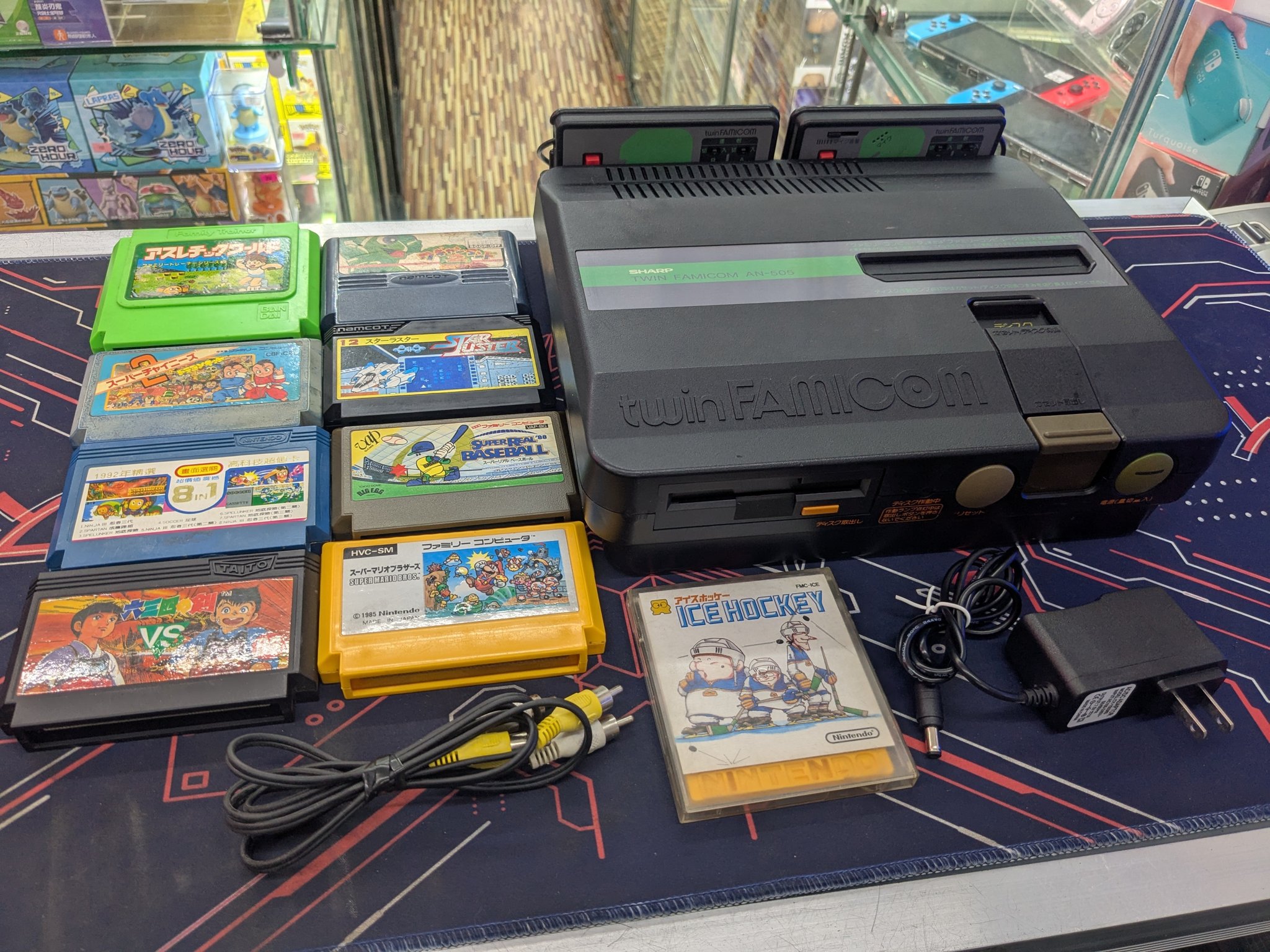 Boxed Sharp Twin Famicom AN-505 BK The 505 model serves as an