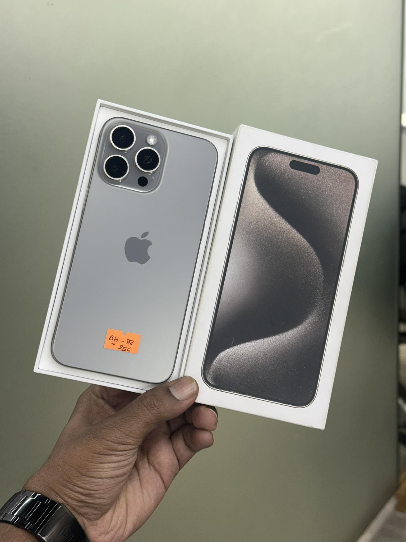 iPhone 15 Pro Max 256gb Natural￼ Titanium BH88% With Box Physical 