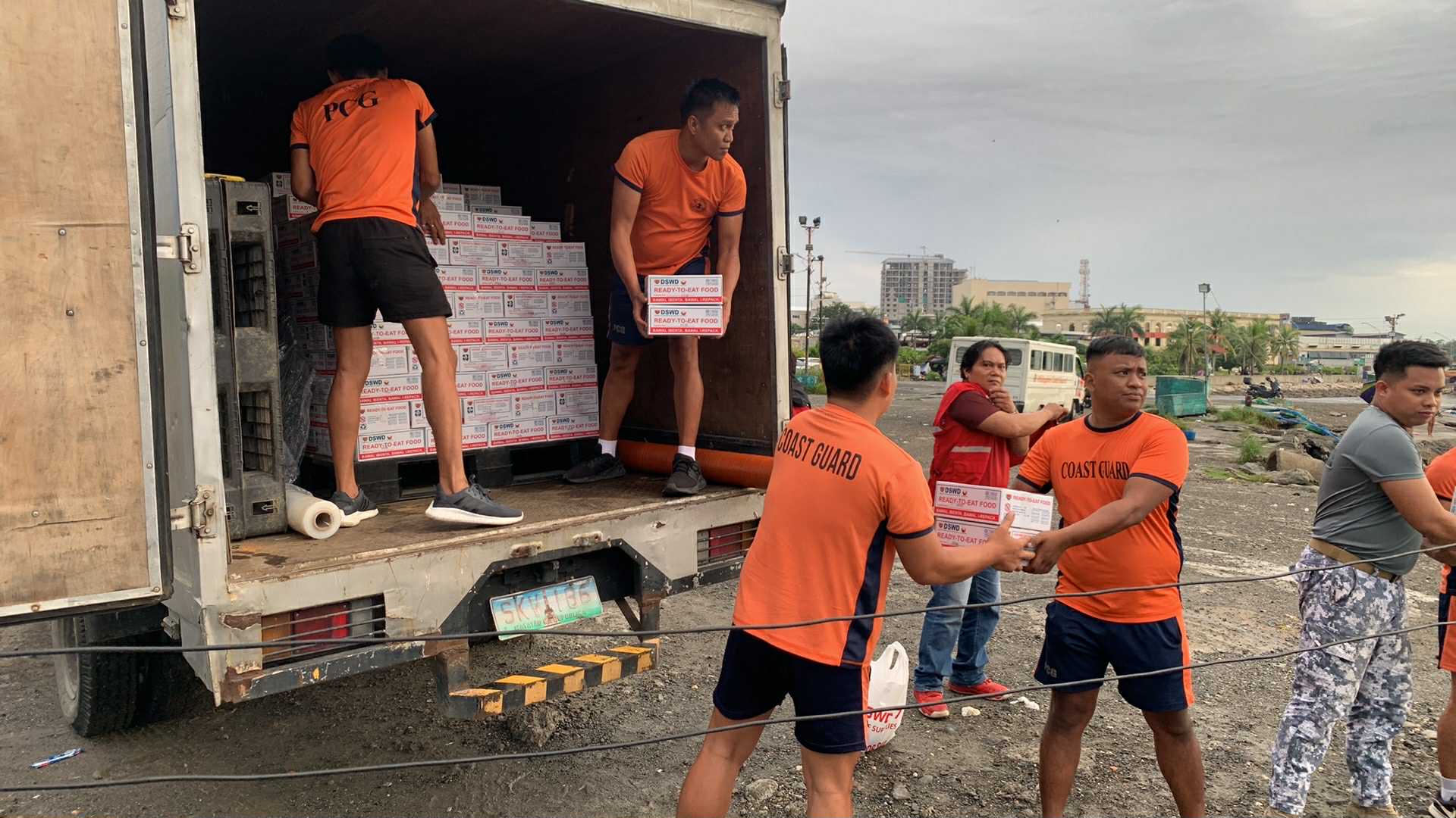 PIA - At least 1,000 Ready-to-Eat Food (RTEF) packs from the DSWD-7 ...