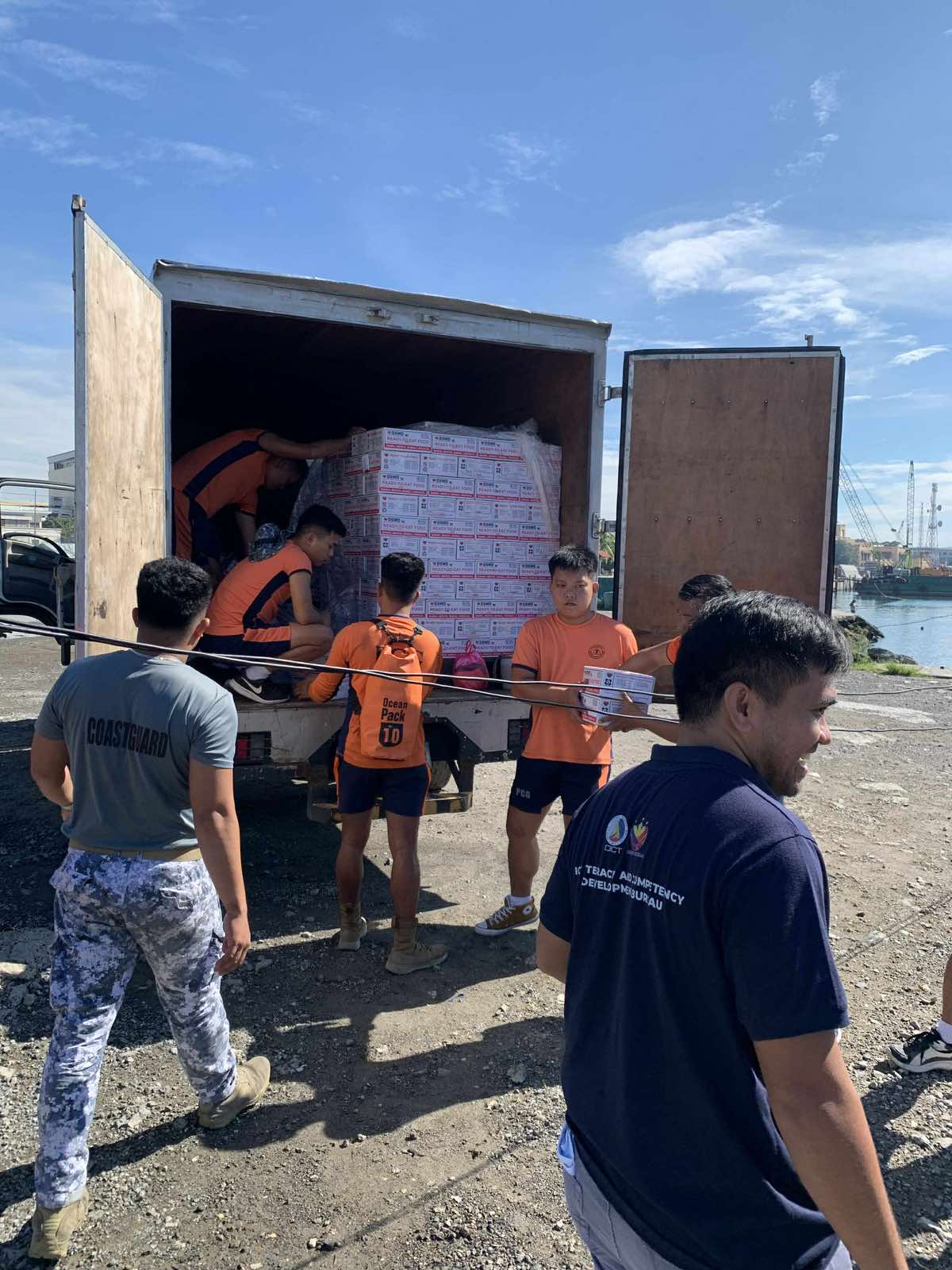 PIA - At least 1,000 Ready-to-Eat Food (RTEF) packs from the DSWD-7 ...
