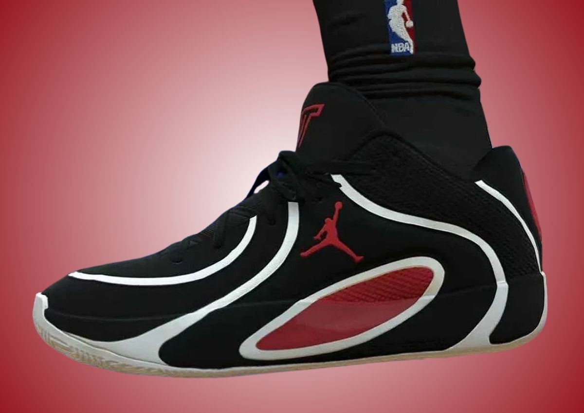 That Jordan Tatum 4 LEA colorway is wild, iridescent finish 