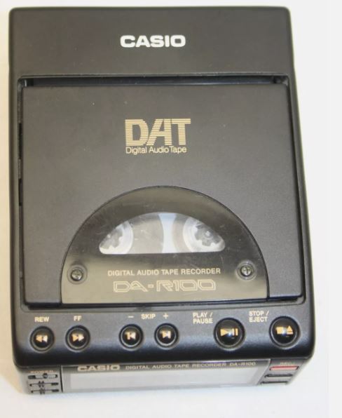CASIO DA-R100 DAT Player, fault: very low sound, some capacitors