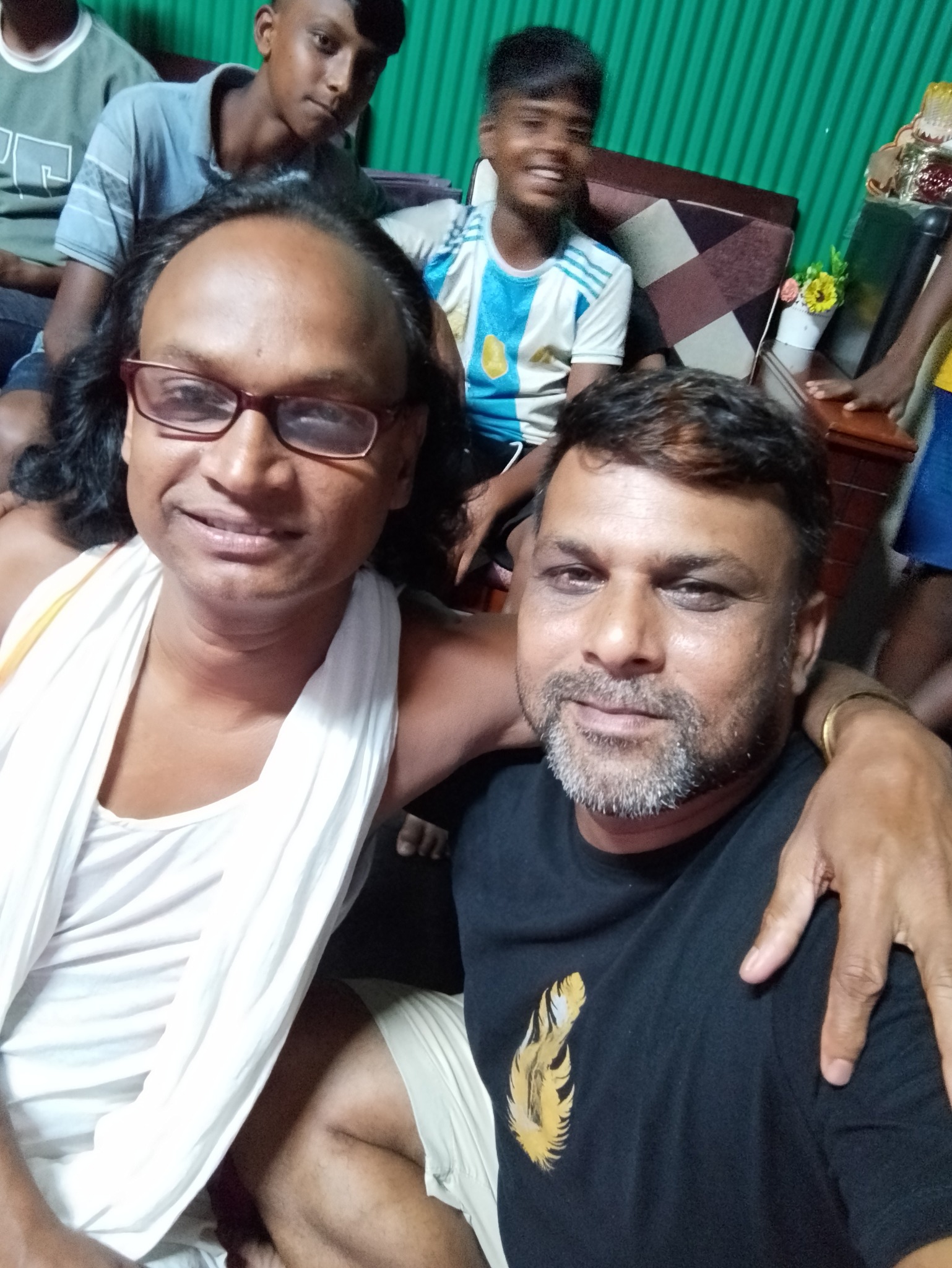 Raj - মানিকগঞ্জের আনোয়ার সরকার আর আমি একসাথে। | Facebook