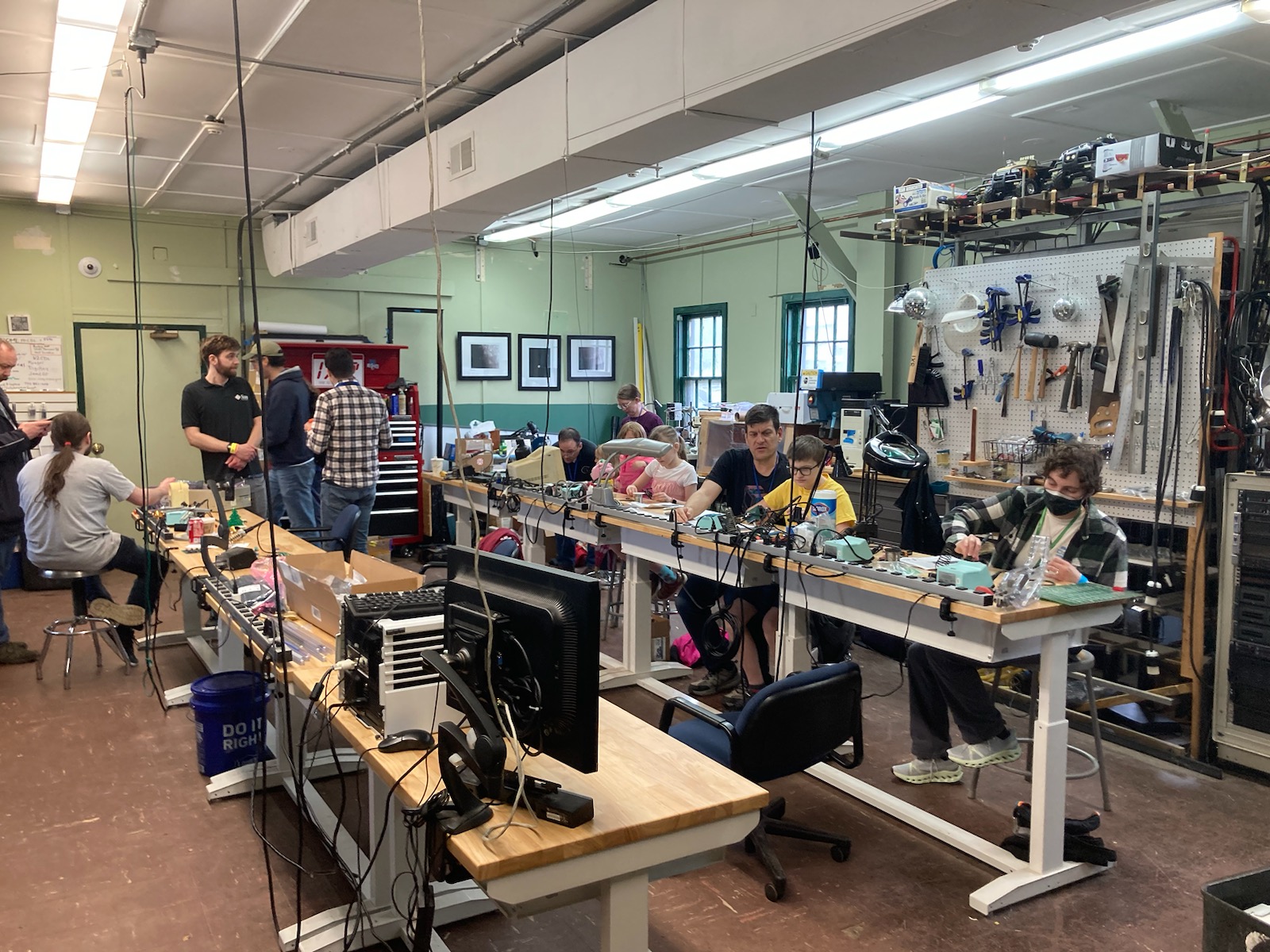 Computer Deconstruction Laboratory 