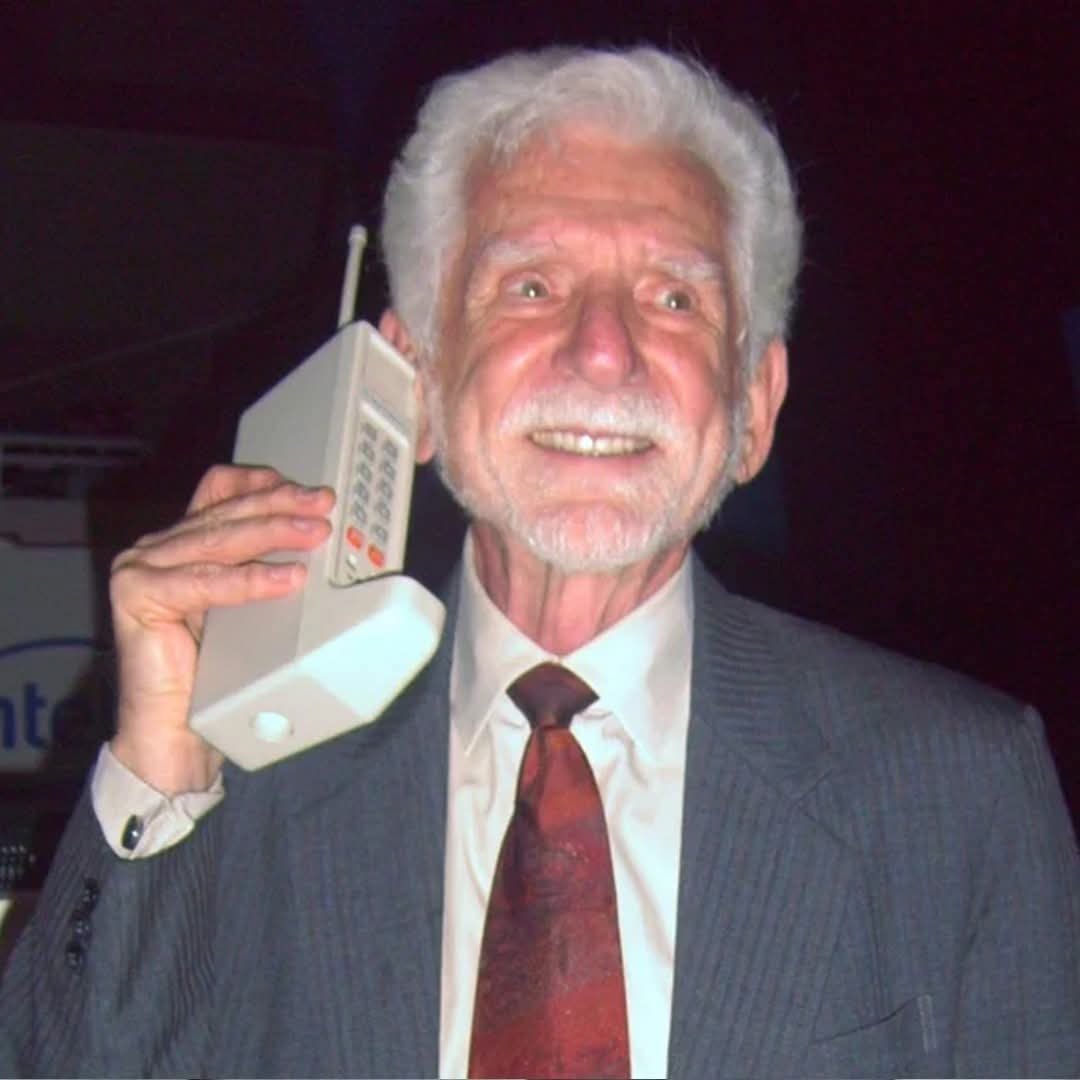 Motorola Dynatac 8000x Tahun 1973