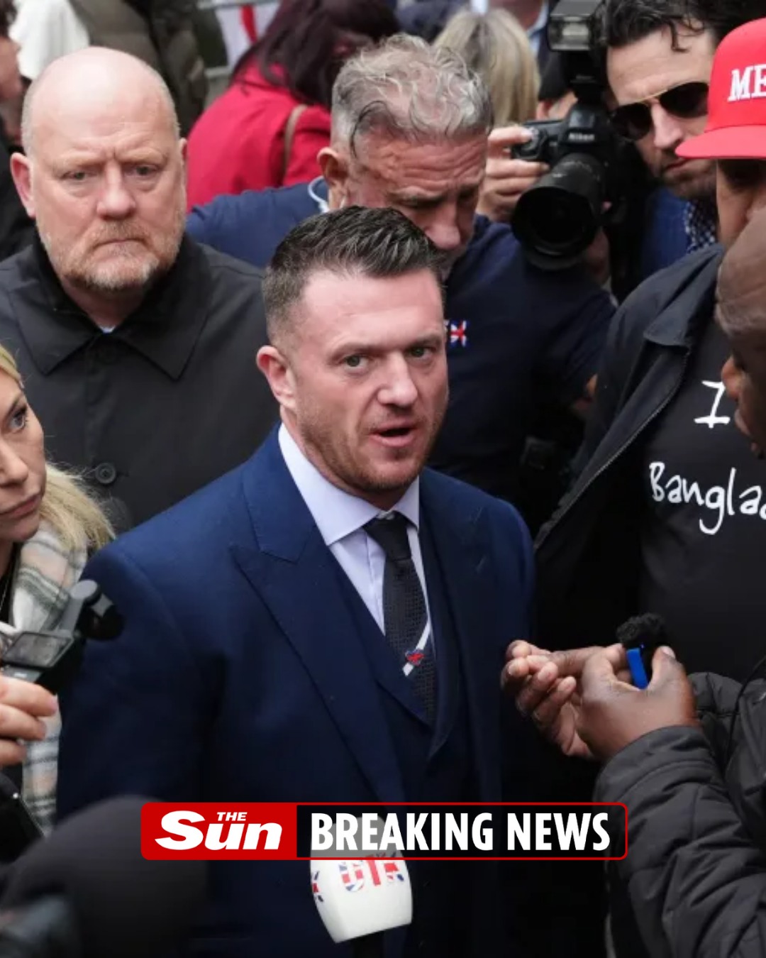 The Sun - Tommy Robinson arrives for 'terror' trial | Facebook