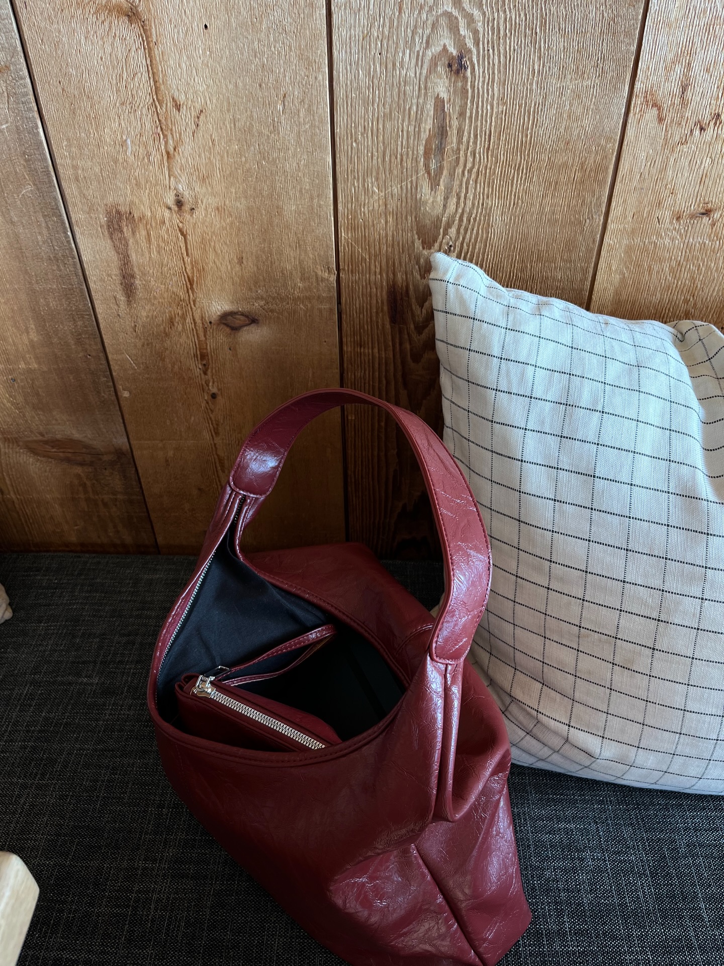 Swipe for a closer look at the Boston Shoulder Bag ?♥️
