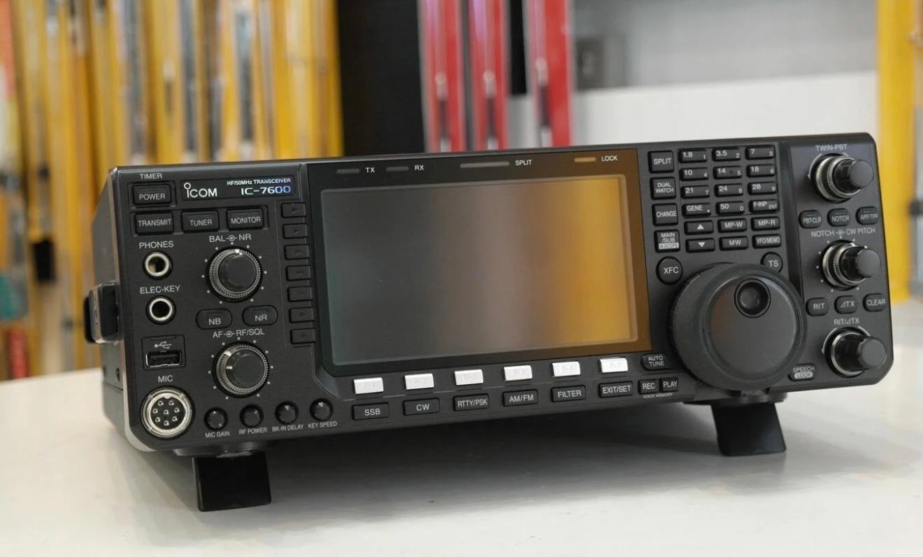 値下げ中　Icom IC-7600 HF/50MHz トランシーバー 本体 Icom IC-7600 HF base transceiver for sale