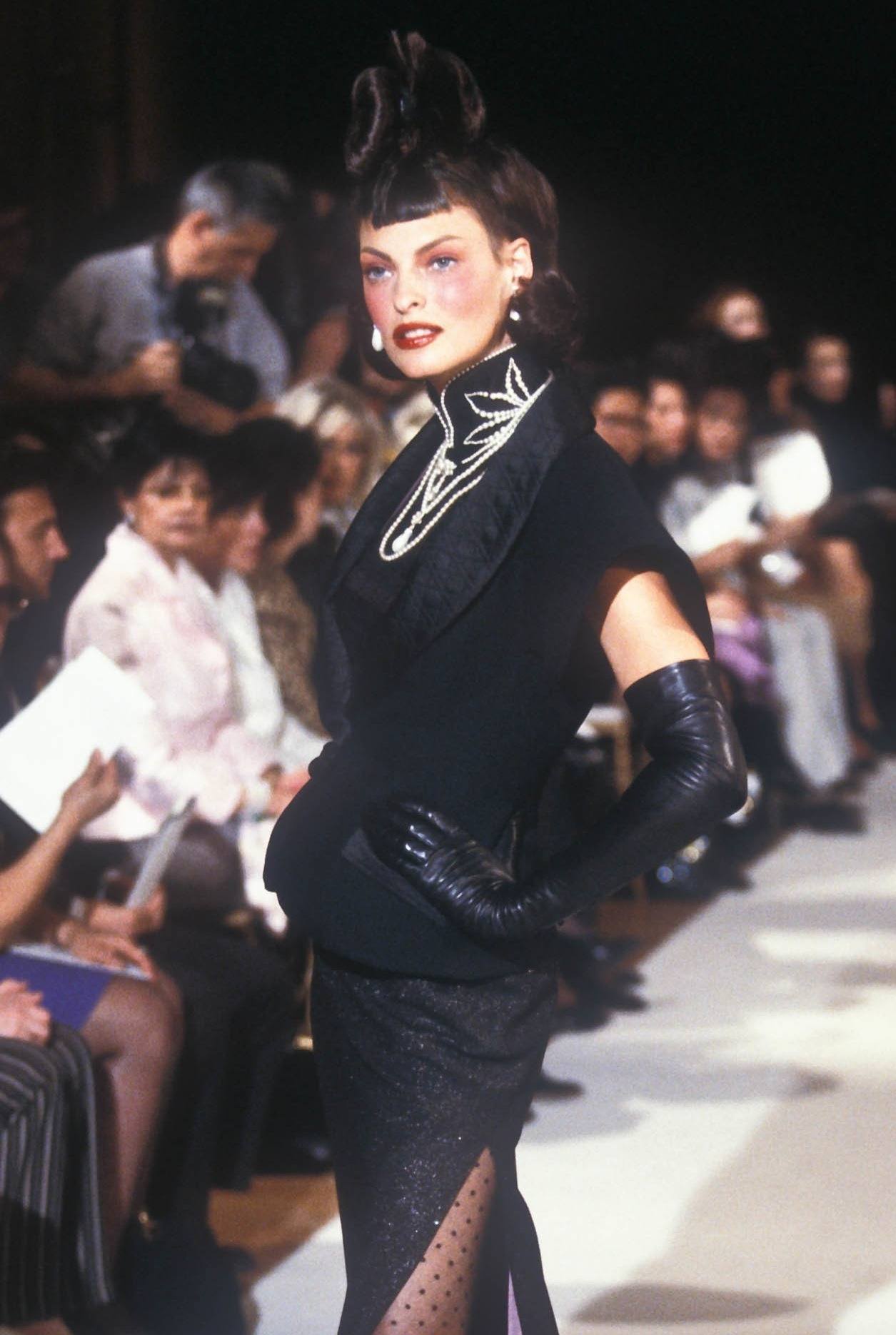 Model Moment Linda Evangelista Christian Dior 1997 Fall Winter Ready to Wear Collection by John Galliano John Galliano s Fall Winter 1997 Ready-to-Wear collection for Christian Dior was one of his debuts as the house s