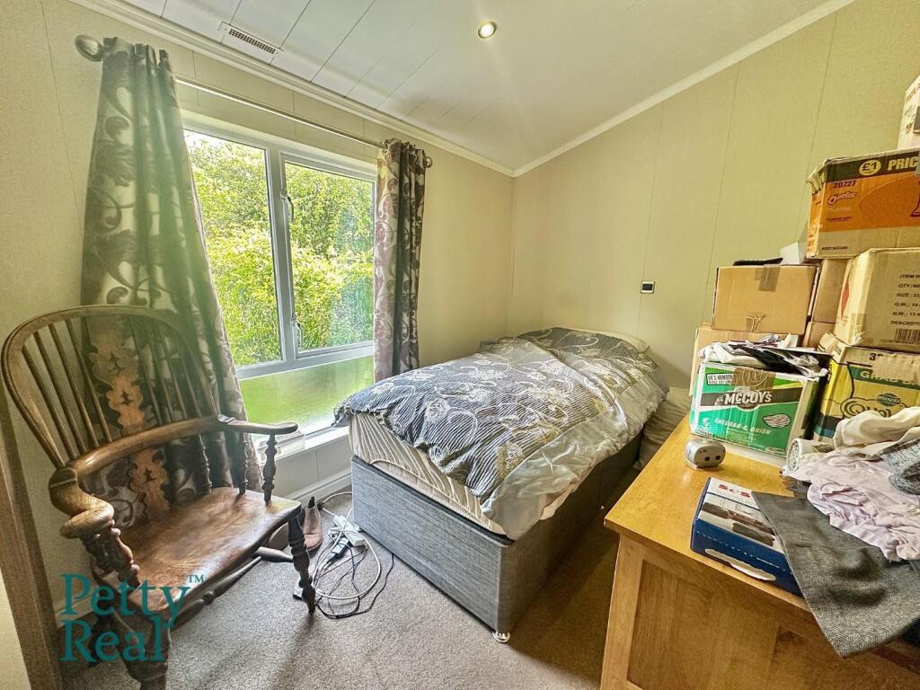 Petty - Spacious modern two-bedroom lodge 📍 The Lodge, Stocks Lane ...