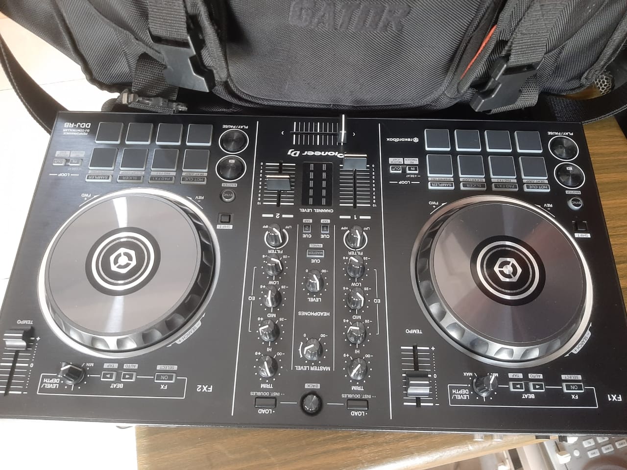 RS.100000 TEL 0763360836 Pioneer DDJ-RB DJ Controller.Imported 