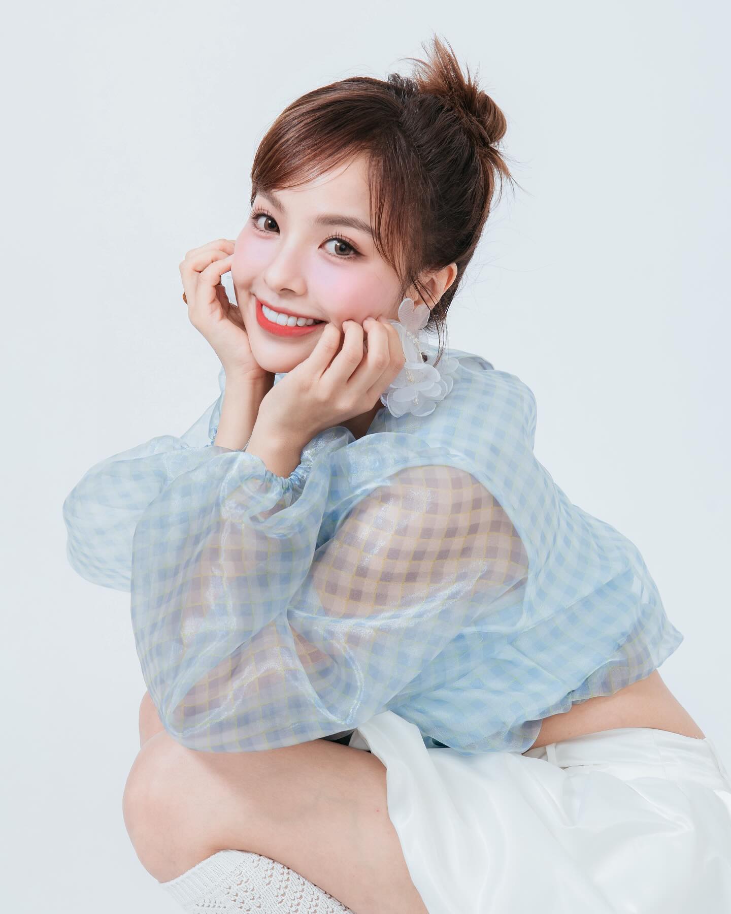 徐凱希Cathy - 願妳從今天開始，不再討好誰，不再將就誰， 每一寸笑容都為自己而發光， 每一步路，都走向真正想要的人生。 妳本來就值得被深 ...
