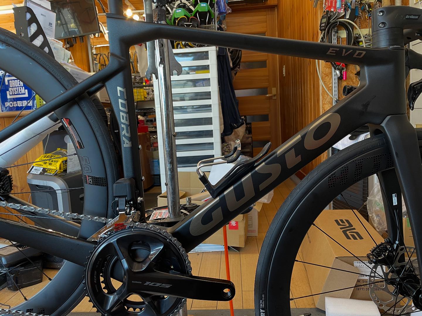 このご時世に40万でフルカーボン105Di2モデルです！ ツラも良しで言う 