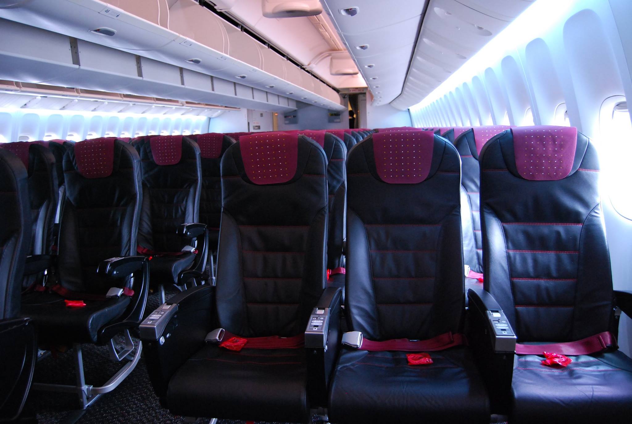 JAPAN - ボーイング777-200型機の後方のジャンプシートに座った時の 