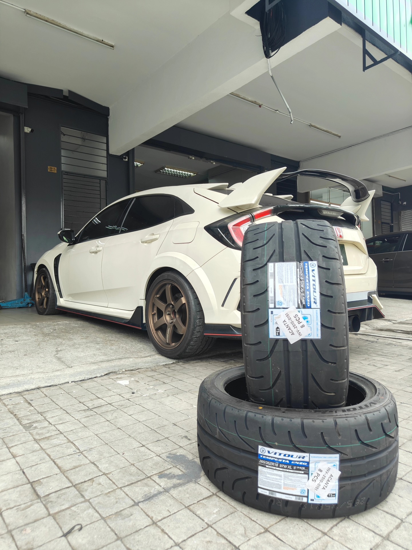 265/35/18 Vitour Tempesta Enzo V02R for Honda Civic FK8R