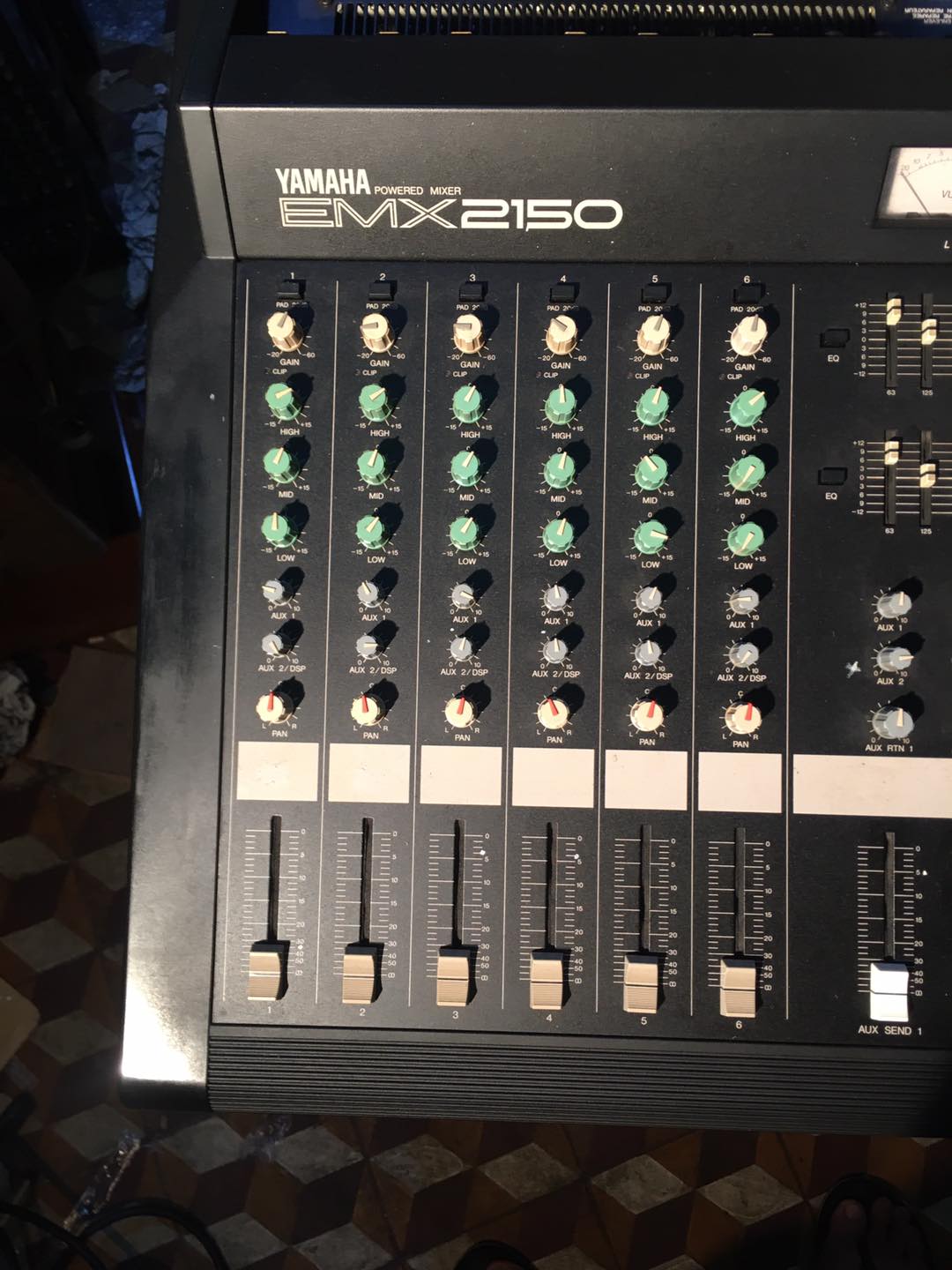 Yamaha EMX-2150 made in Japan Have echo and amplifier Please