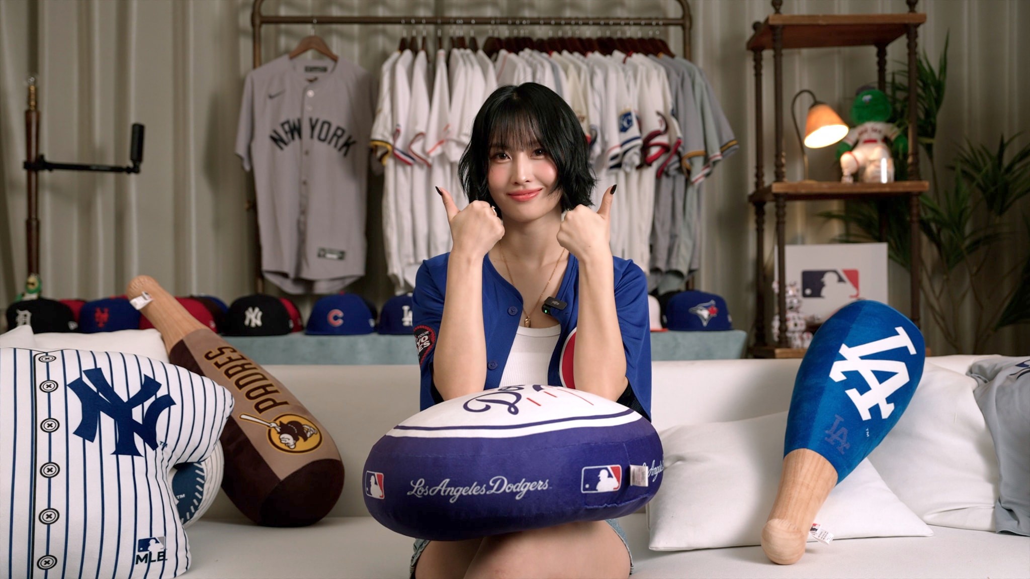 Momo from the pop group Twice rocking the Dodgers jersey 🔥😍