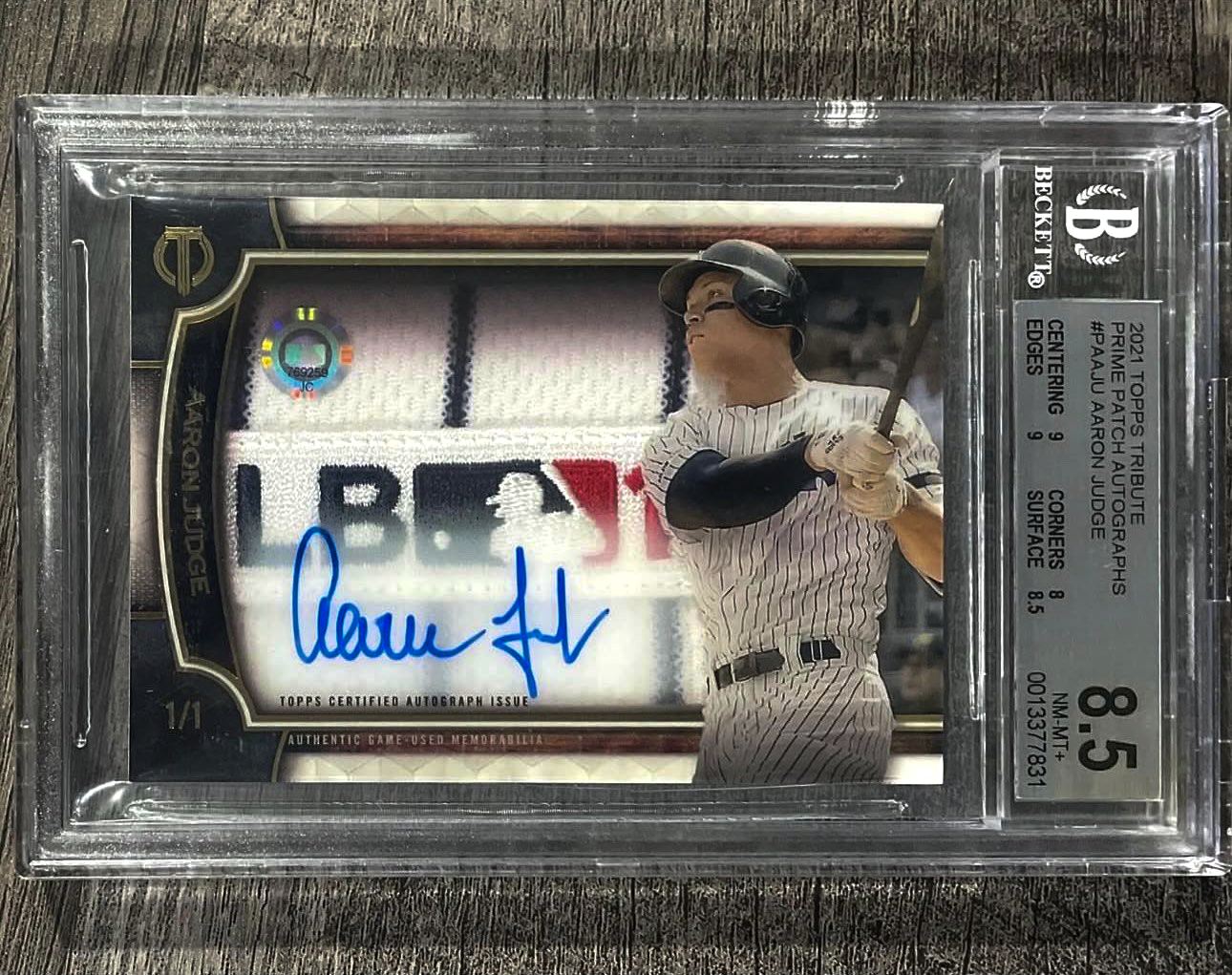 1/1 Aaron Judge auto with the iconic Yankees pinstripes ?