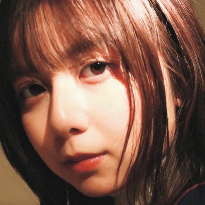 上白石萌歌 - 上白石萌歌、モンスターボール手に表紙 『ビッグコミック』で新井隆広氏の読切掲載 | Facebook