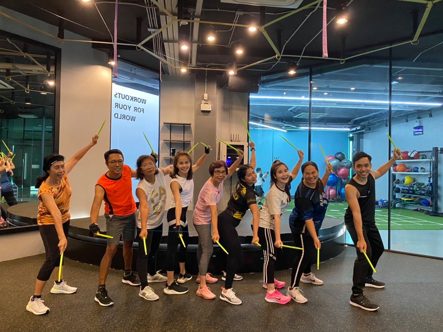 Fast Fitness - ประเดิมกันไปแล้วกับคลาส Fast Drum Stick ...