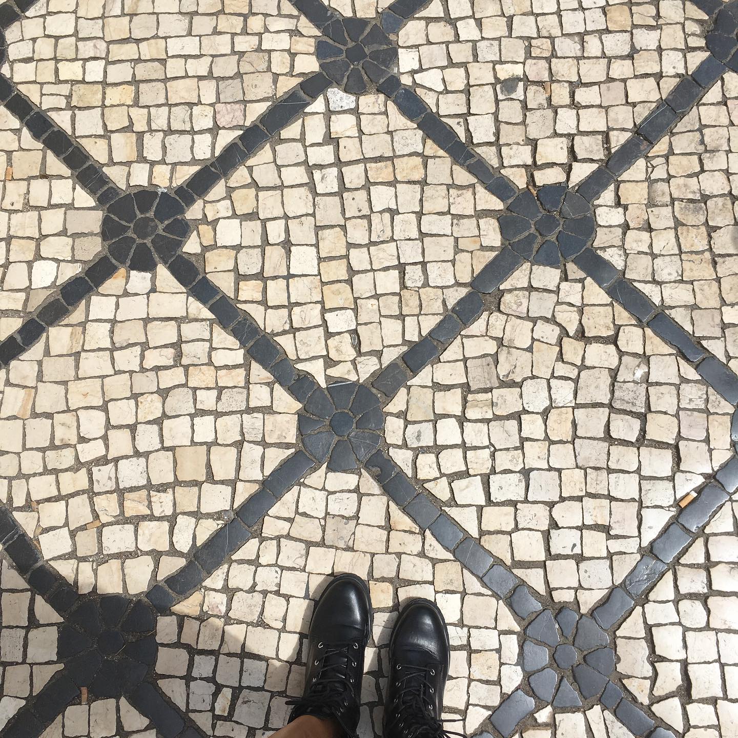 DGD - Portuguese Cobblestone is a mosaic pavement built with cubes of ...