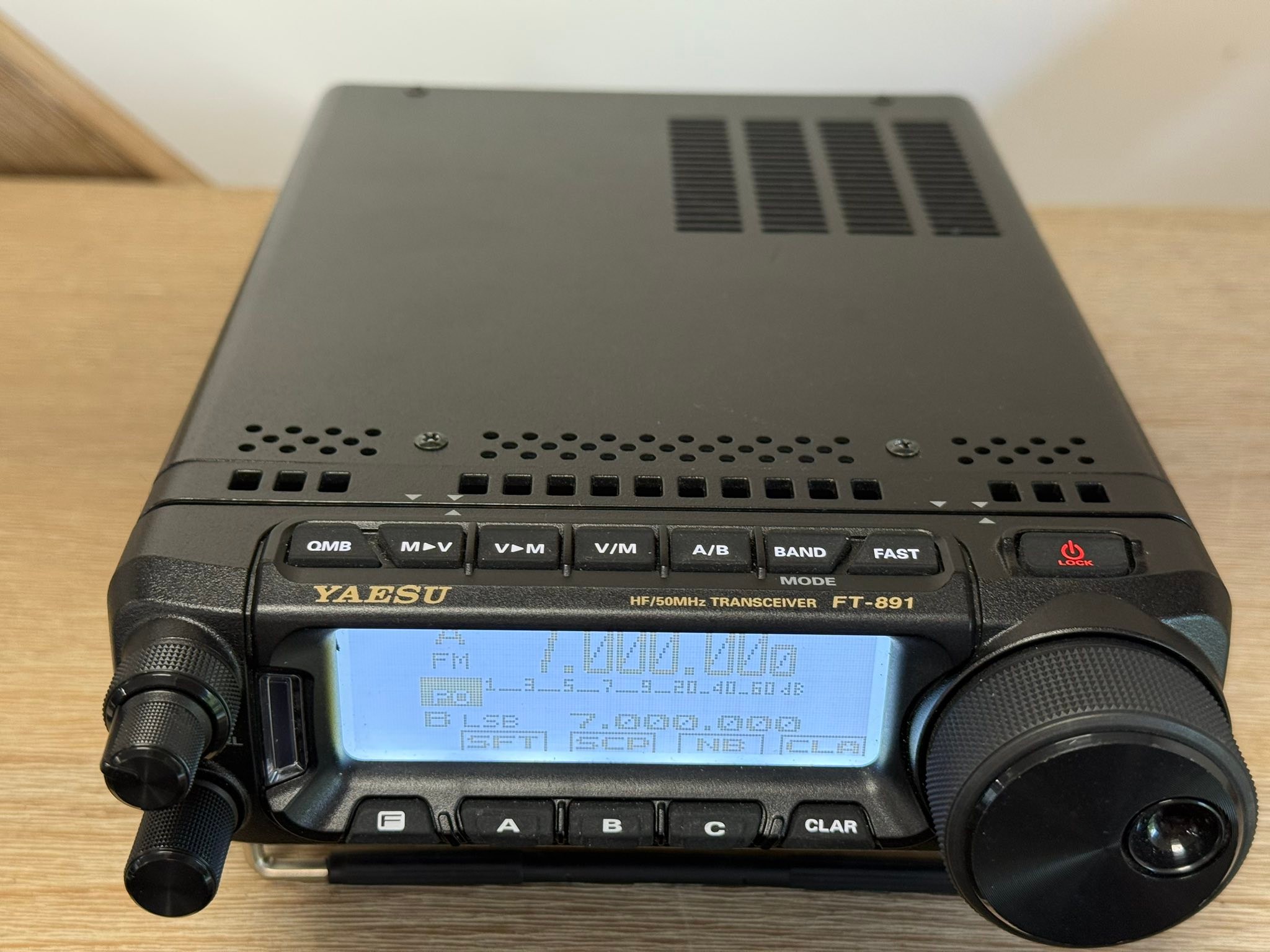 SECOND HAND YAESU FT-897D HF VHF UHF MULTI MODE TRANSCEIVER