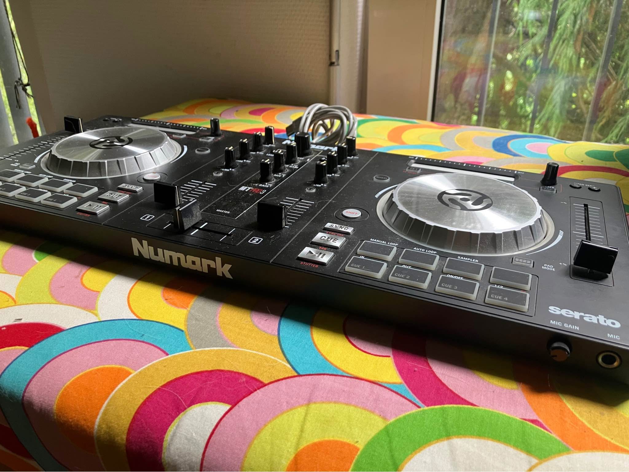 NUMARK MT PRO 3 - Professionele DJ draaitafel - Goede staat - Decals ...