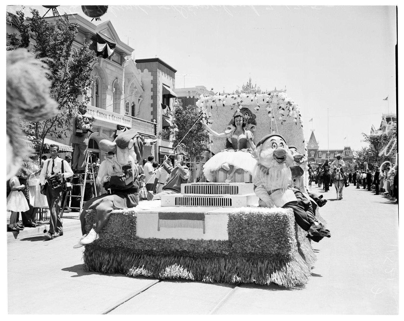 ディズニーランドは1955年7月17日、米カリフォルニア州でオープンした