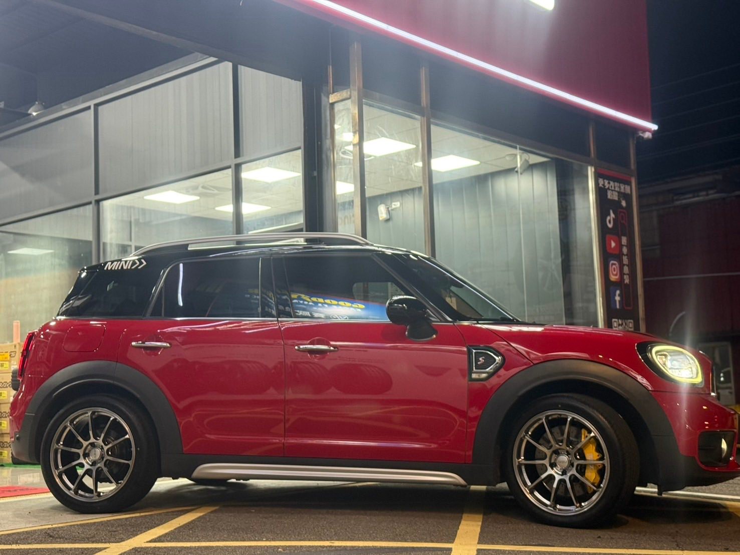 麗車坊汽車精品 台北內湖門市 - 🔥Mini Cooper 升級 Rays Wheels Homura HP10 🔥... | Facebook