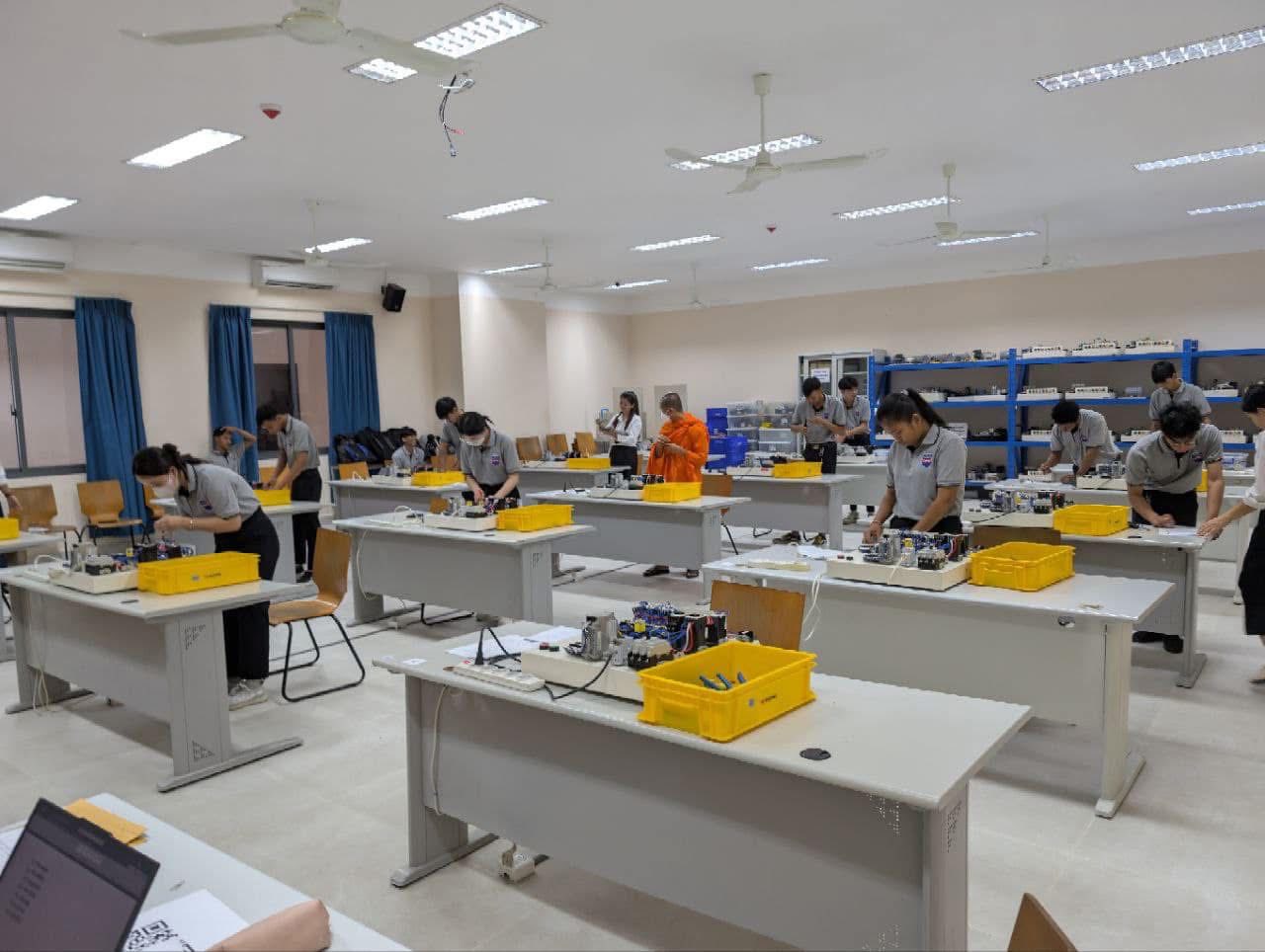 NPIC-Faculty of... - NPIC-Faculty of Electrical Engineering