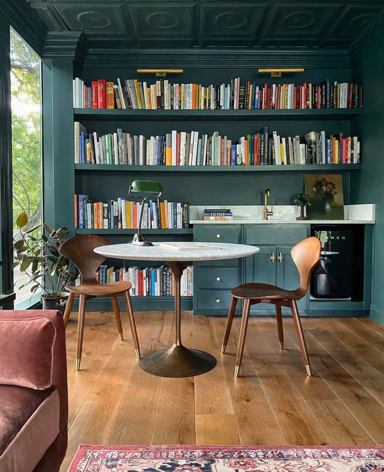 Mastering DIY - Beautiful personal library 💚