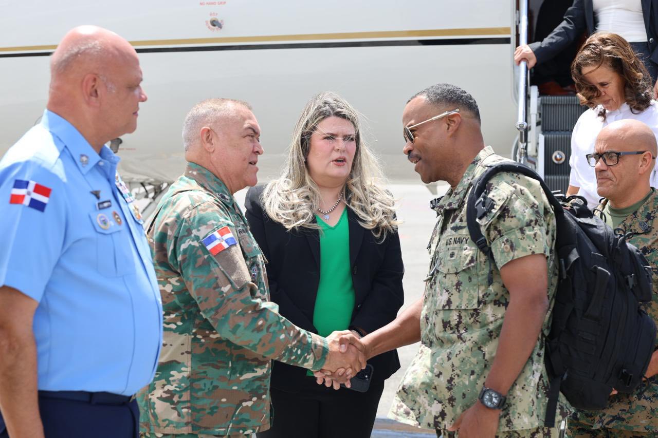 Em... - Embajada de los Estados Unidos en República Dominicana