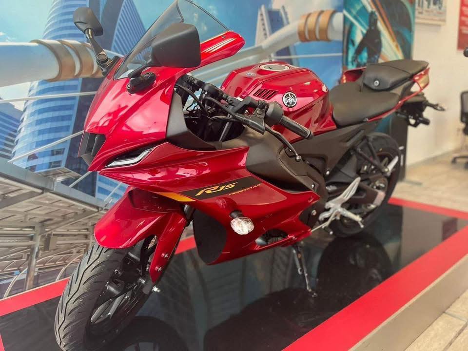 Yamaha - 🔥 YZF-R15 V4 | 2025 Desata tu pasión con la adrenalina ...