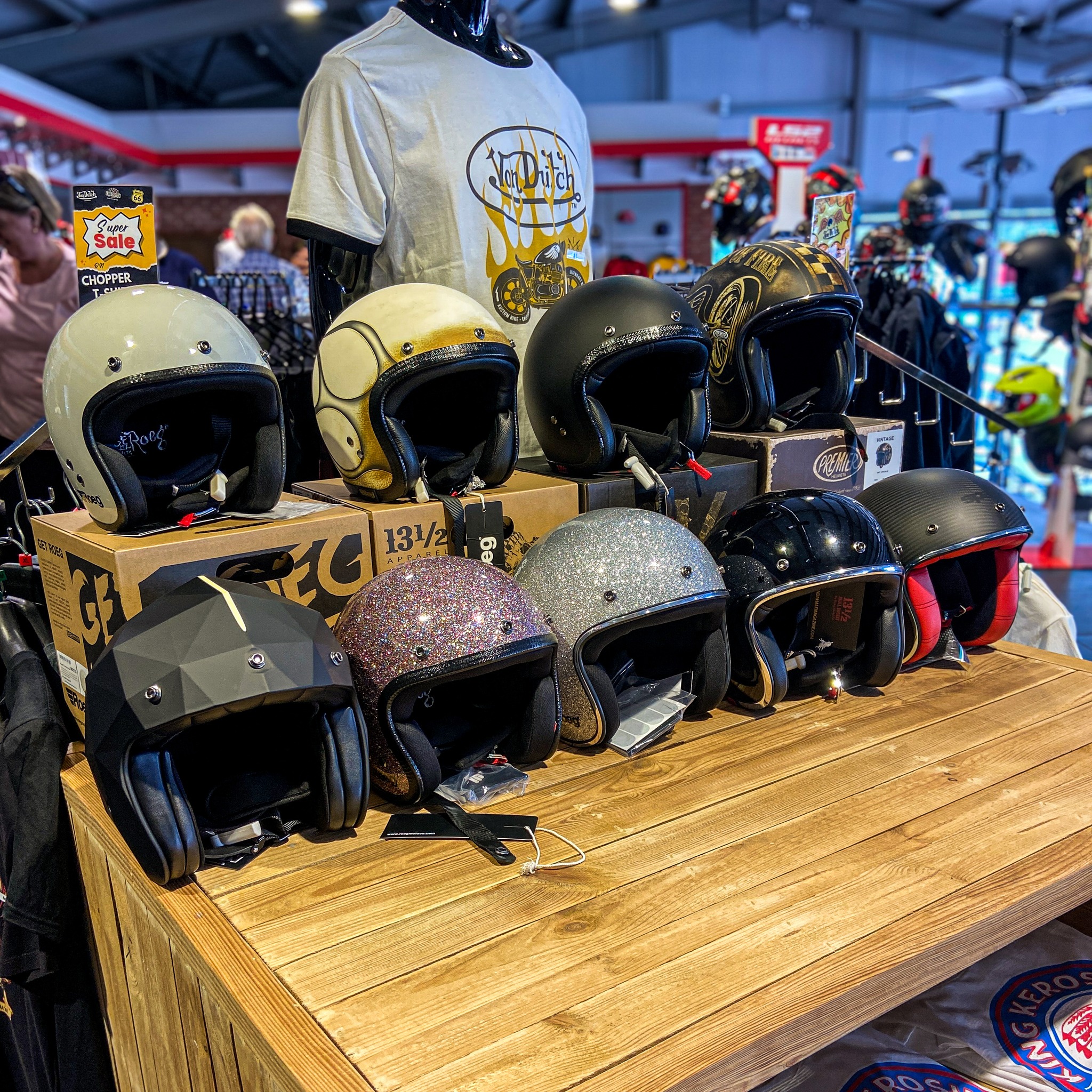fowlers motorcycles crash helmets Motorcycle Flip Up Helmet, DOT/ECE Approved Motorcycle Modular Full Face Helmet, HD Dual Sun Visor Motorbike Helmet, Flip Up Front Modular Helmet Crash Helmet (A M) : Automotive AGV Unveils Limited-Edition K1 S
