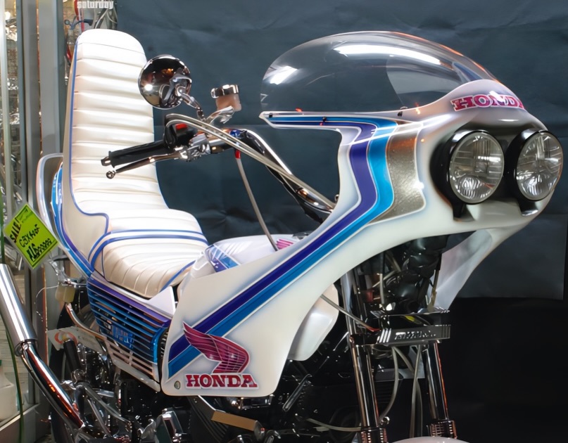 😎 こちらのCBXはエバハン、デュアルカウル、BEETアルフィンカバー