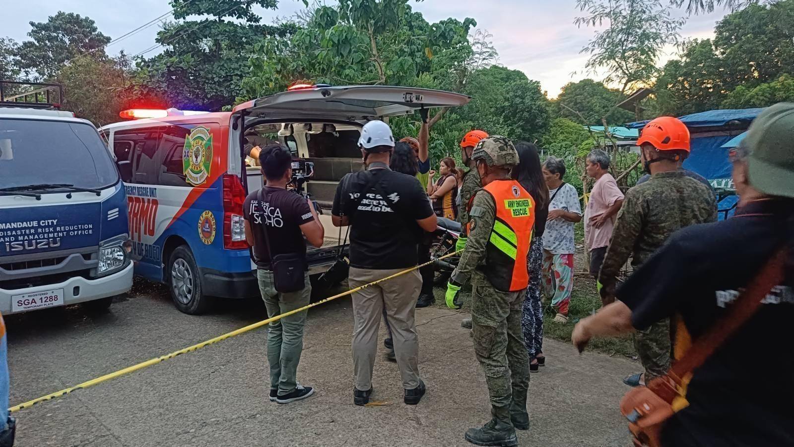 Panay News - RESCUE OPS OF PHILIPPINE ARMY IN CEBU LOOK:... | Facebook