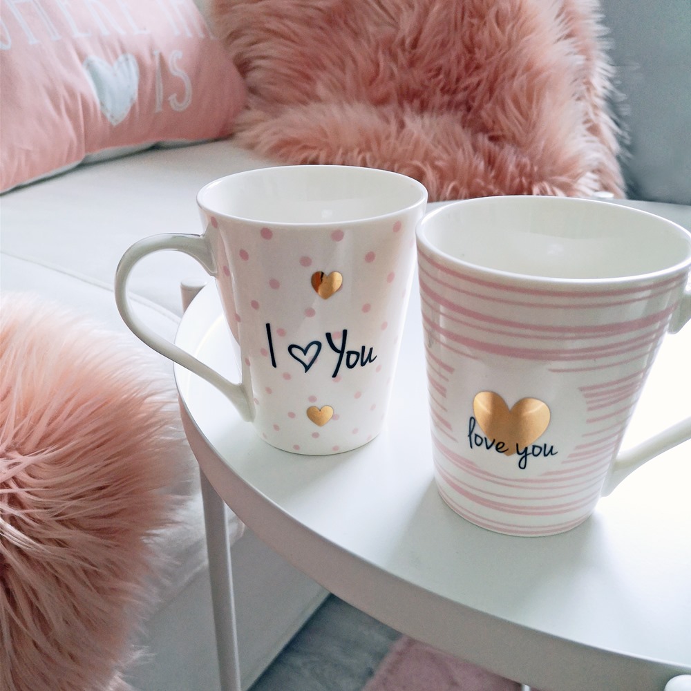 Neu im Online Shop! 😻 Die 2 süßen Kaffeetassen im Geschenkset findest du hier: https://kik.li/2OvKsGD 🥰❤️