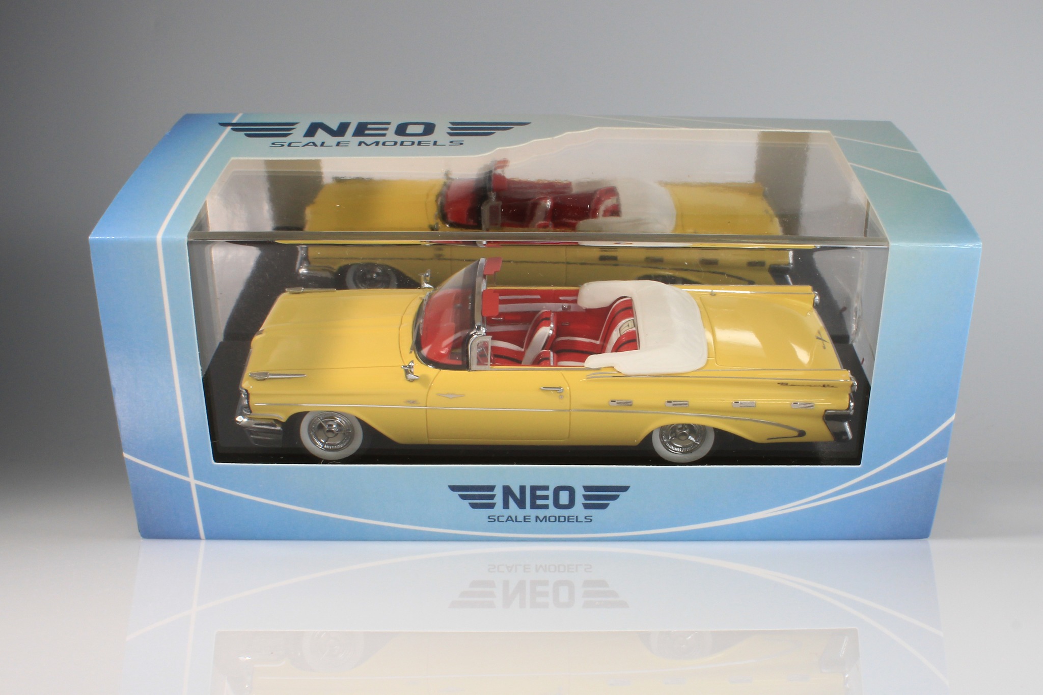 SOLD! *** Just listed! Pre-owned 1959 Pontiac Bonneville in 1:43
