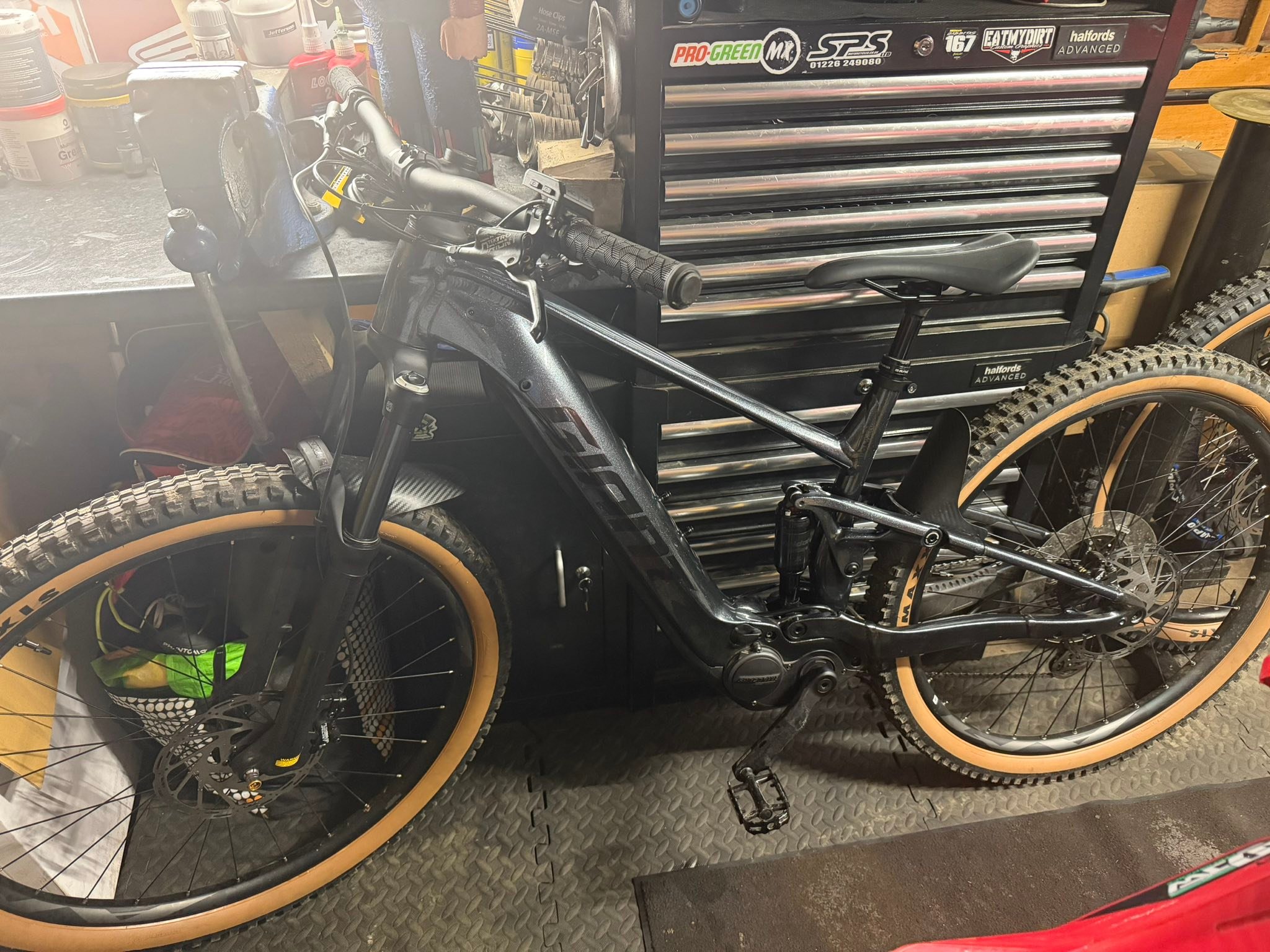 Cube Attention Swamp Grey/Black Brand New €500