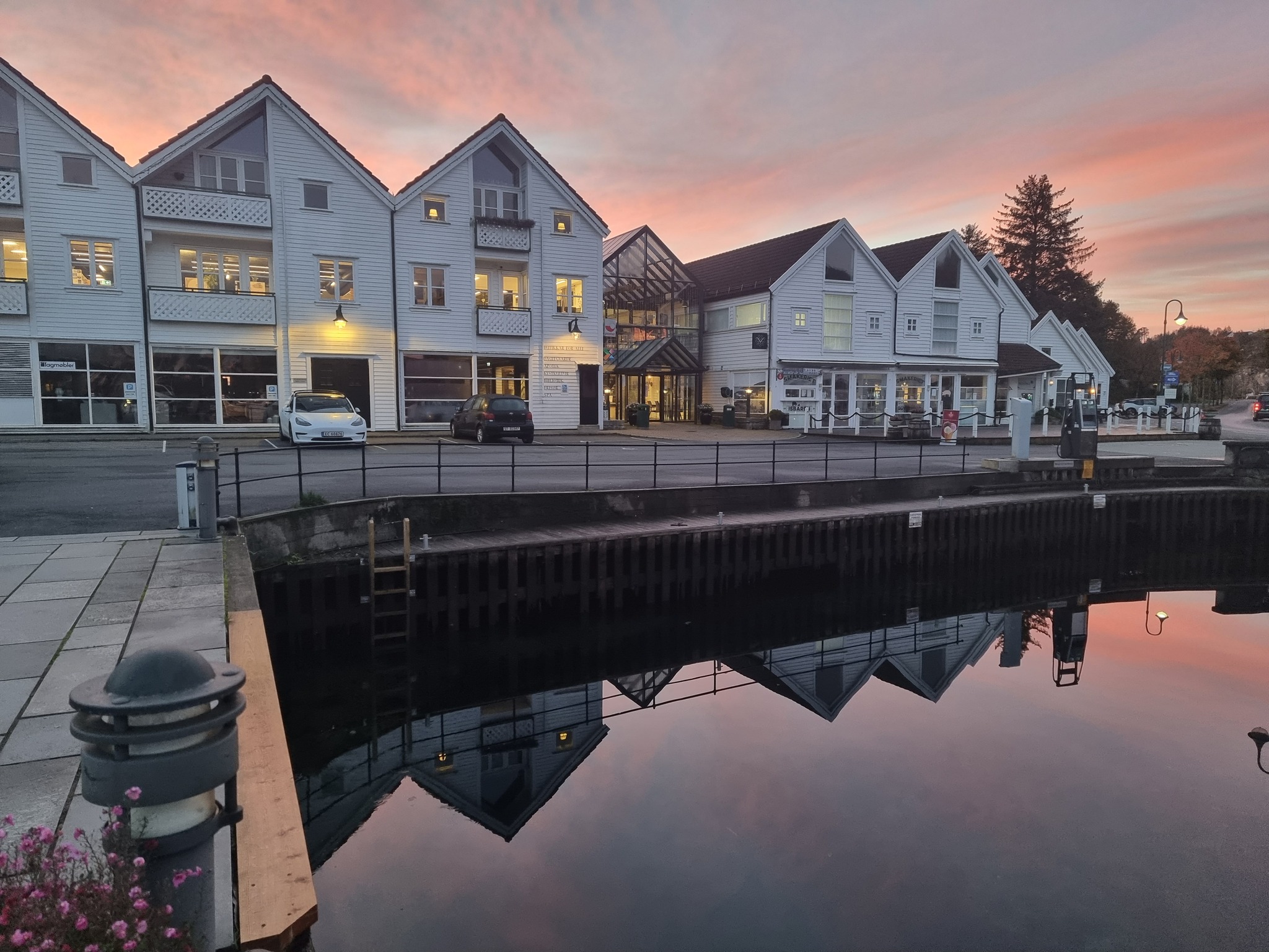 Samnanger folkebibliotek added... - Samnanger folkebibliotek