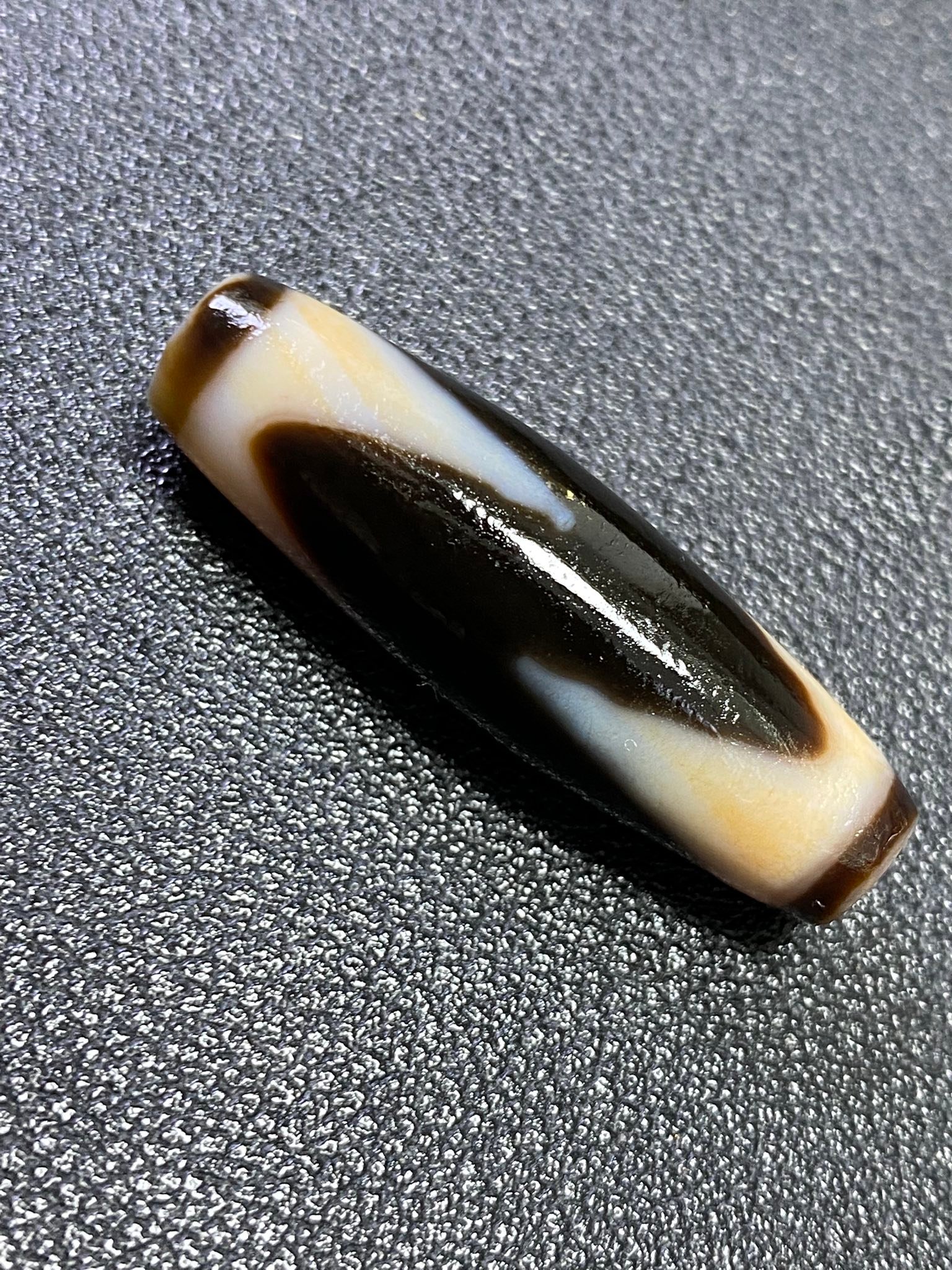 高油润虎牙天珠，尺寸：37✖️11.5mm，结缘价💰150