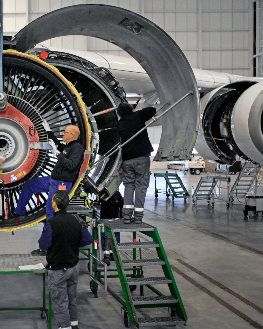 On-Wing Maintenance in action: a fan disc replacement on a CF6