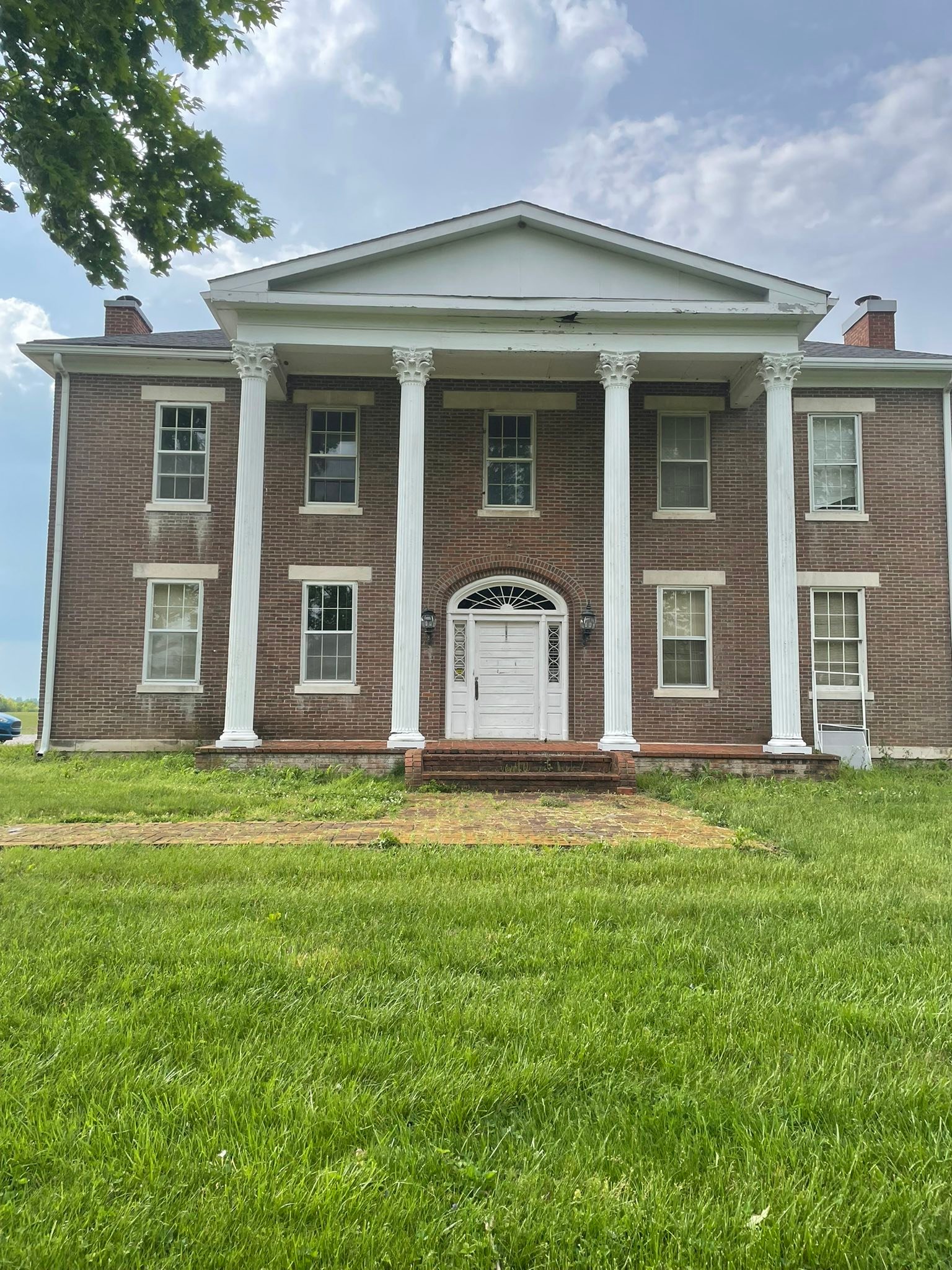 What is the history and potential use of the building at 5617 