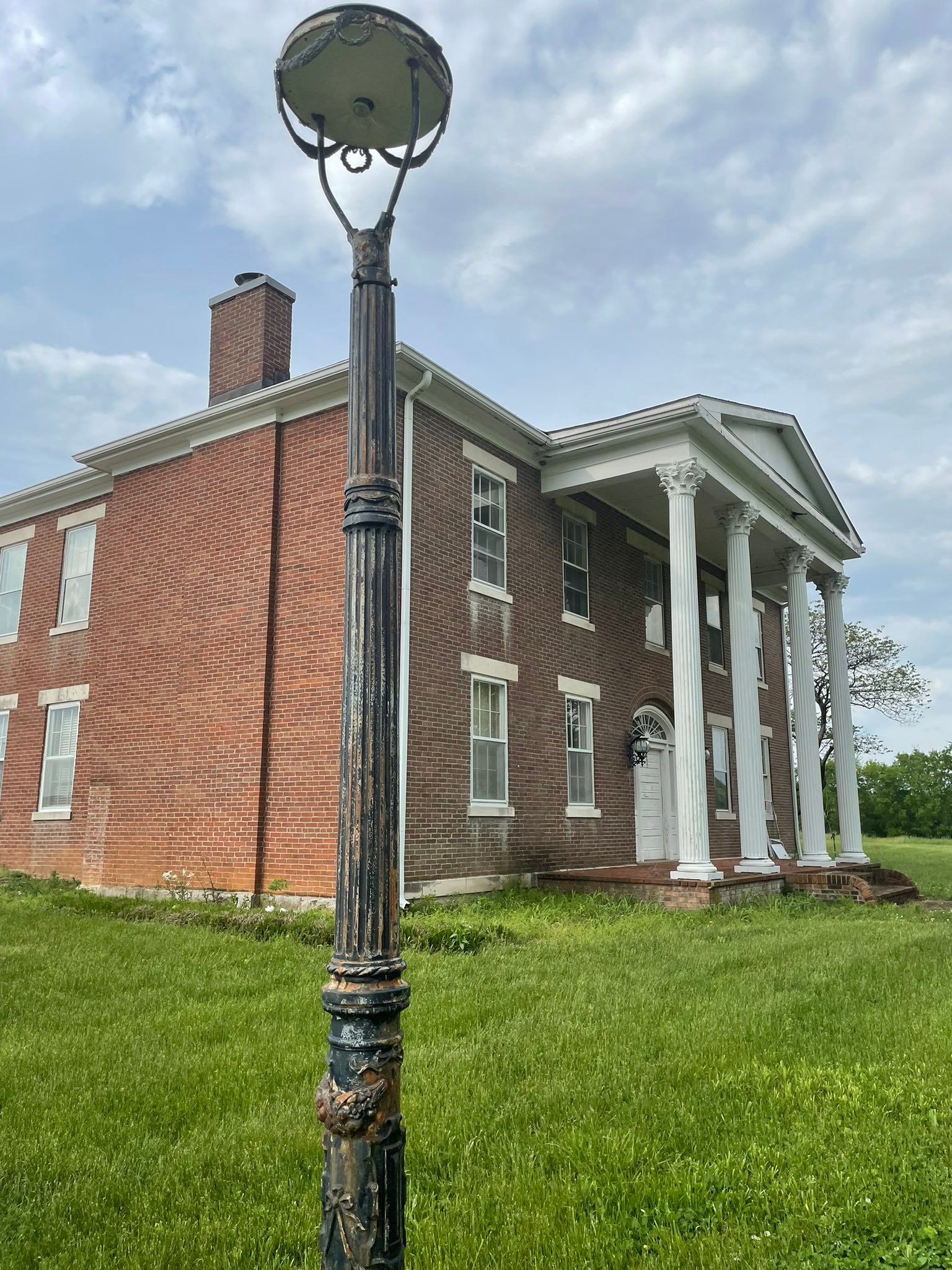 What is the history and potential use of the building at 5617 
