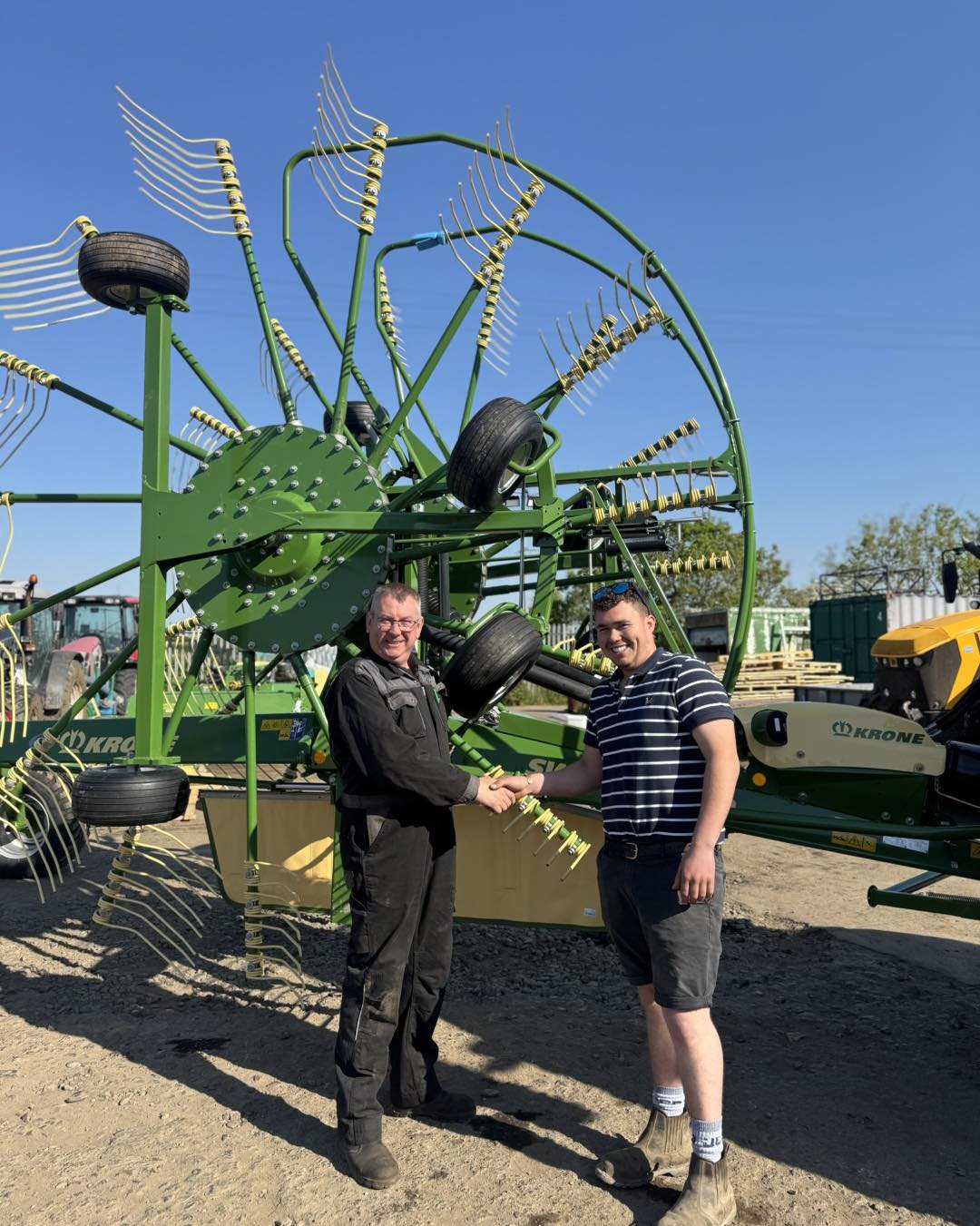 KP - 🚜 Saturday Morning Handover! Great to welcome Tom from Price & Co ...