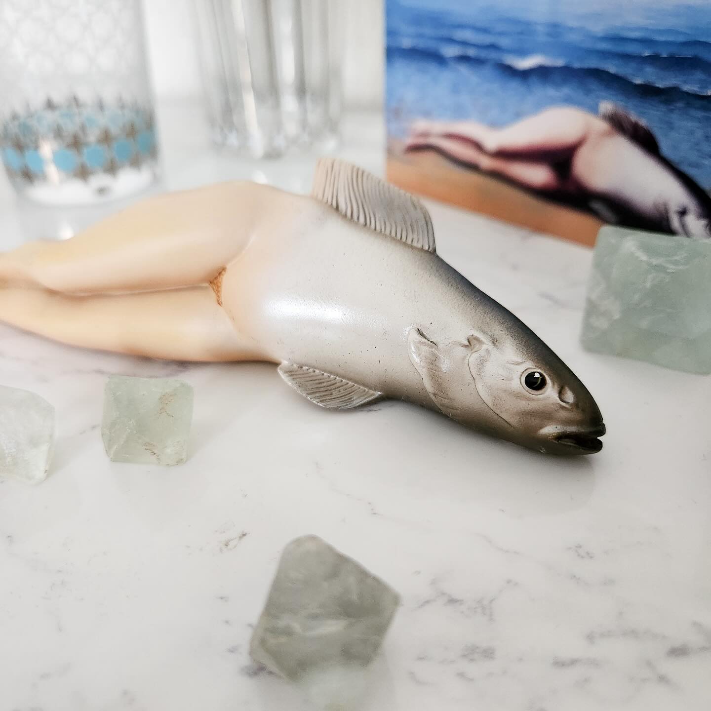 雑誌掲載商品】マグリットの「共同発明」フィギュア🐟 「デペイズマン