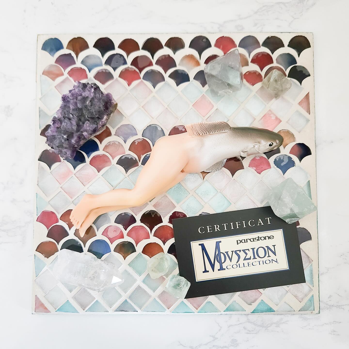 雑誌掲載商品】マグリットの「共同発明」フィギュア? 「デペイズマン 