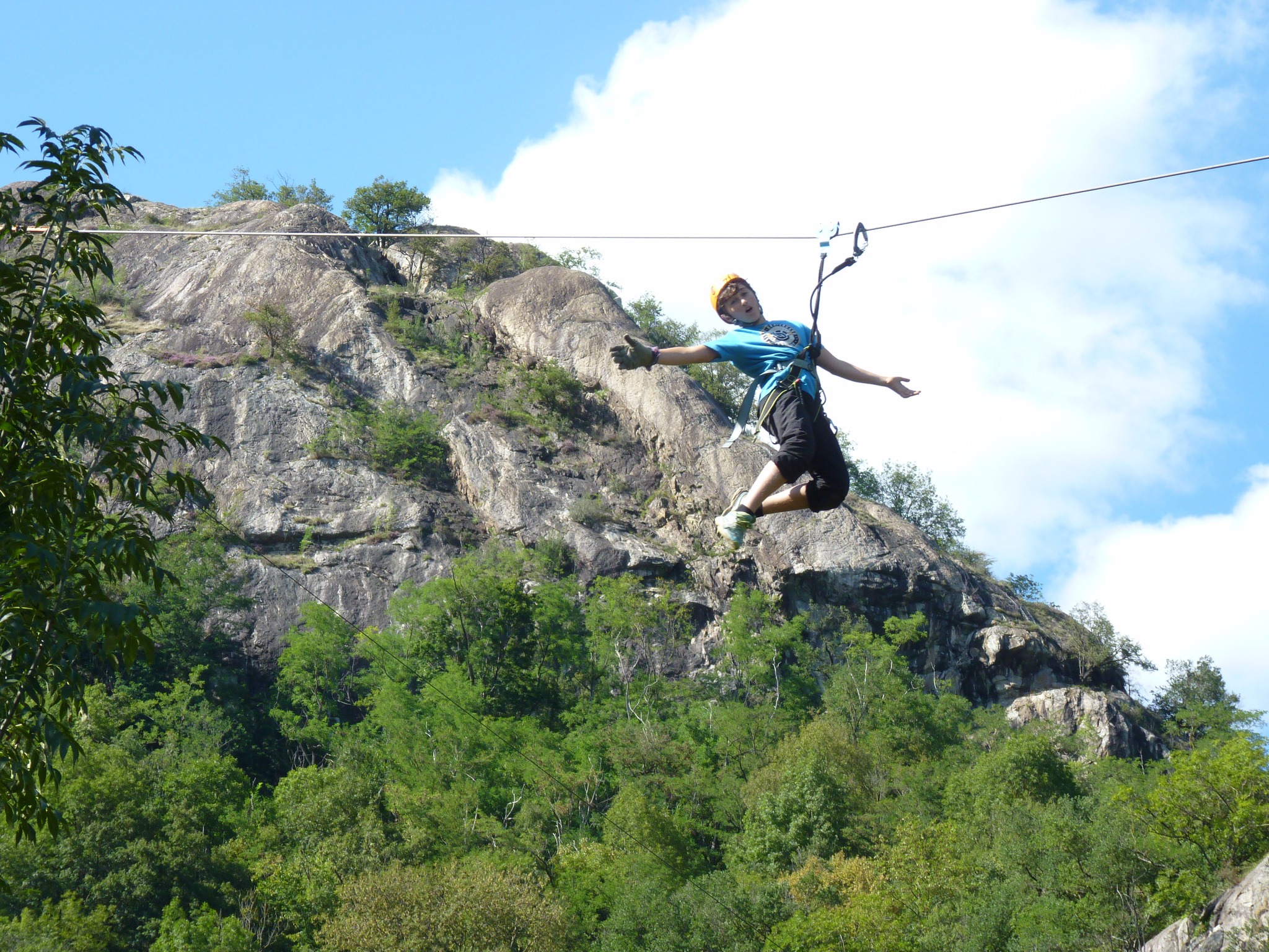 accroche-toi-accroche-toi-aux-branches-vallon-pont-d-arc